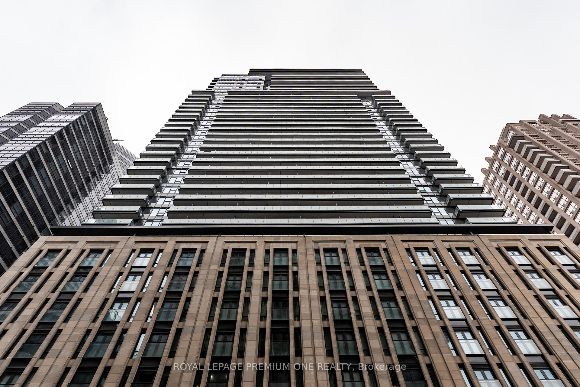 #2019 - 955 Bay St, Toronto, ON M5S0C6 | 1 Bedroom 1 Bathroom Condo Apt | Image 1