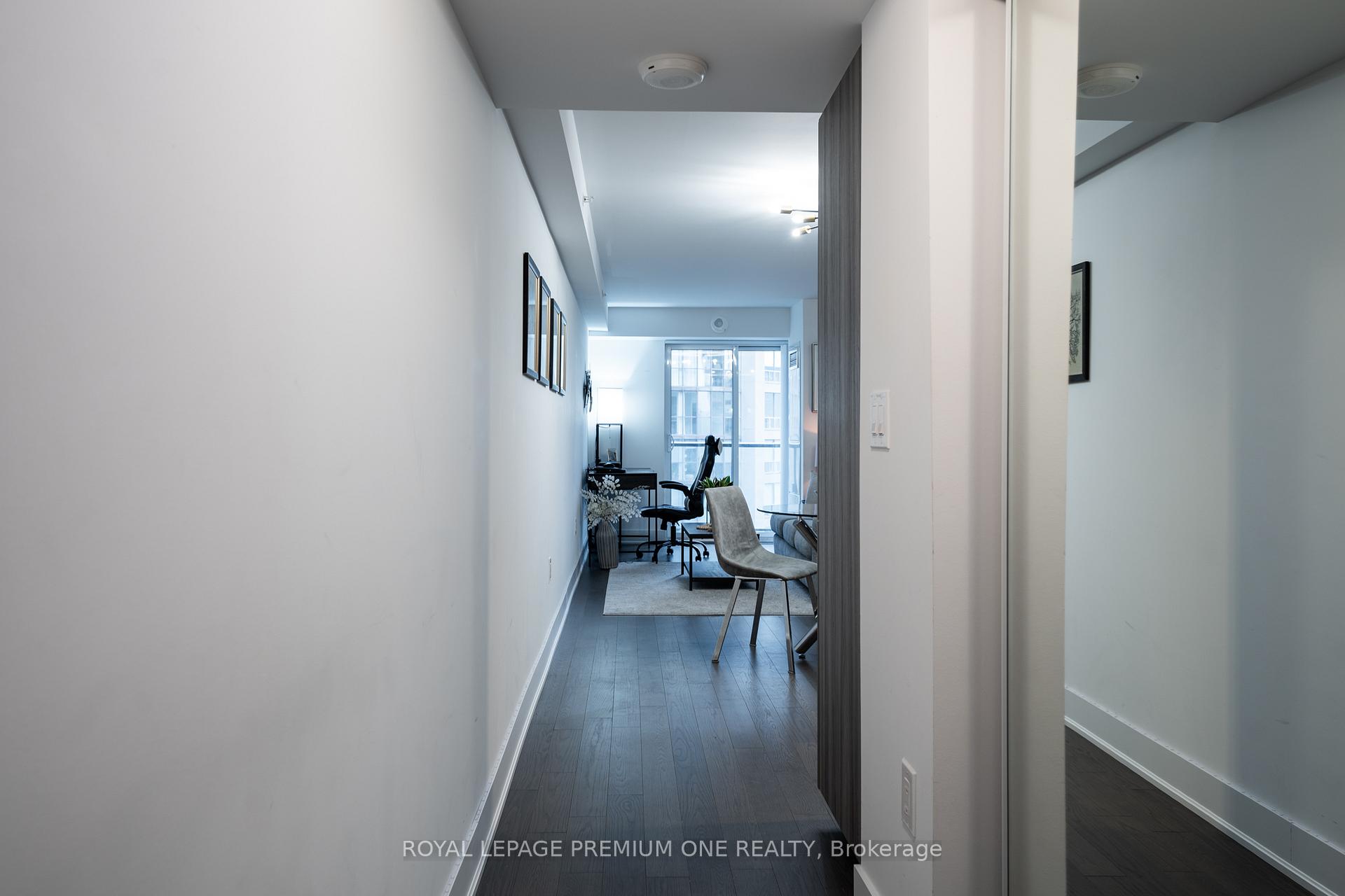 #2019 - 955 Bay St, Toronto, ON M5S0C6 | 1 Bedroom 1 Bathroom Condo Apt | Image 5