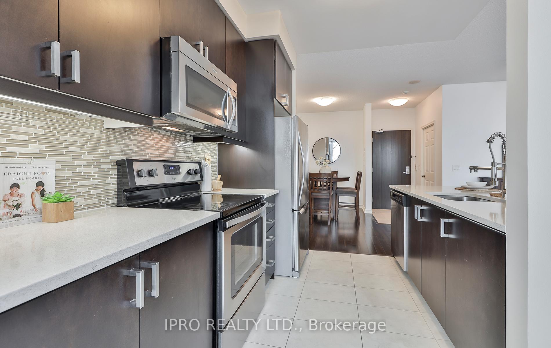 #211 - 19 Grand Trunk Cres, Toronto, ON M5J3A3 | 2 Bedroom 2 Bathroom Condo Apt | Image 7