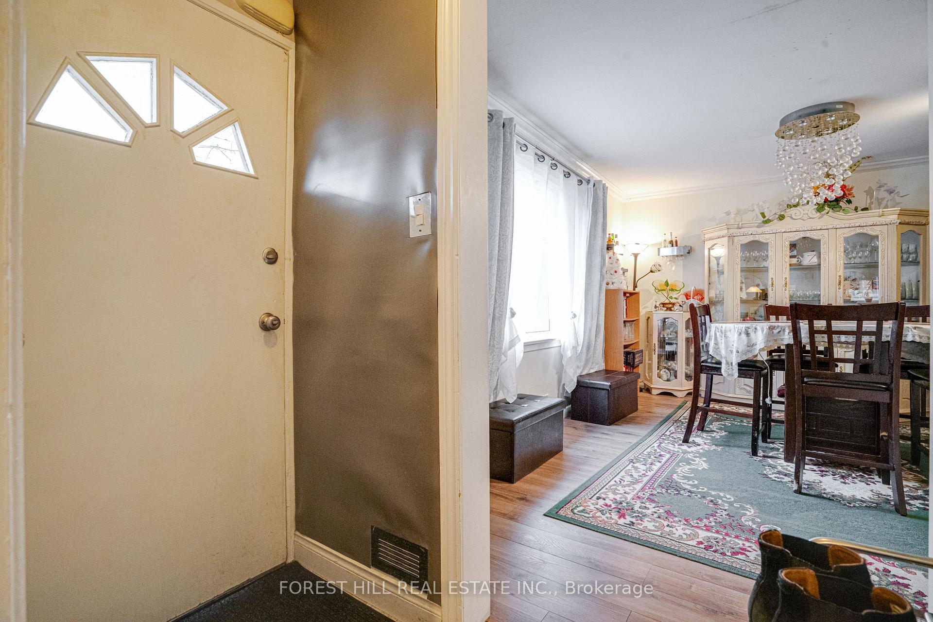 19 MCALLISTER Rd, Toronto, ON M3H2N1 | 3 Bedroom 2 Bathroom Detached House | Image 2