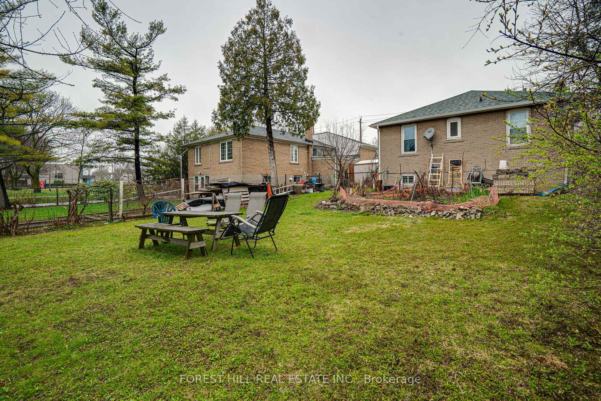 19 MCALLISTER Rd, Toronto, ON M3H2N1 | 3 Bedroom 2 Bathroom Detached House | Image 23