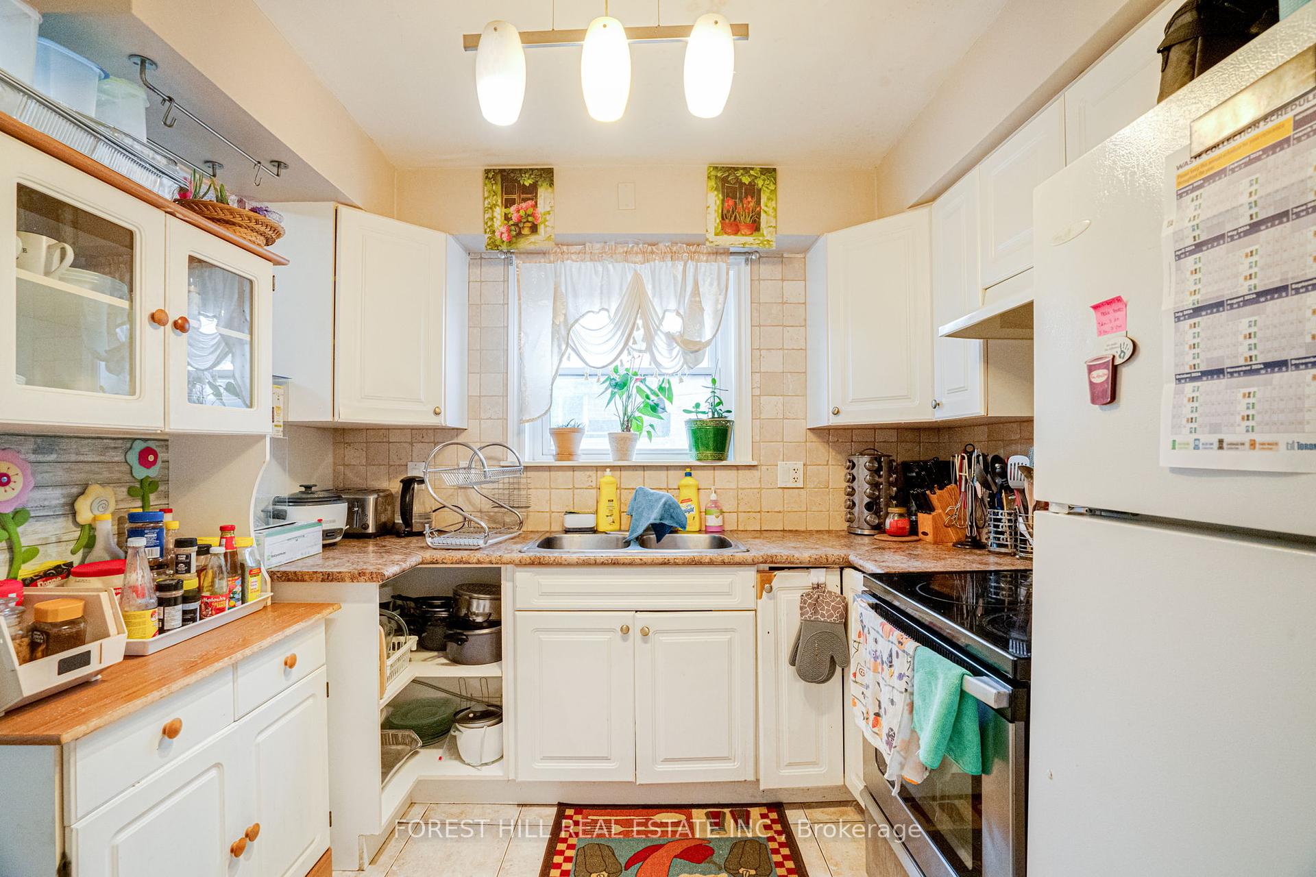 19 MCALLISTER Rd, Toronto, ON M3H2N1 | 3 Bedroom 2 Bathroom Detached House | Image 5