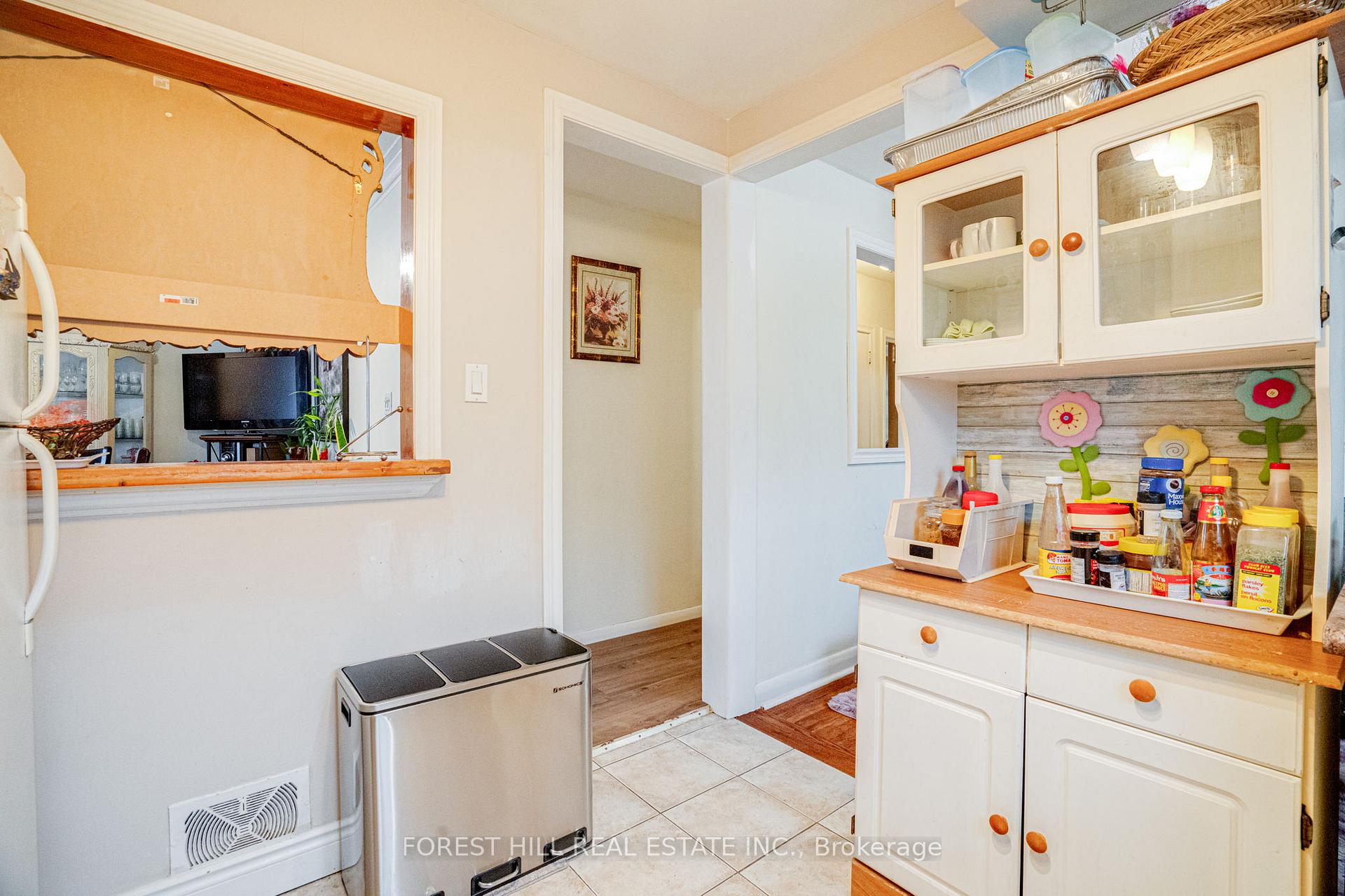 19 MCALLISTER Rd, Toronto, ON M3H2N1 | 3 Bedroom 2 Bathroom Detached House | Image 6