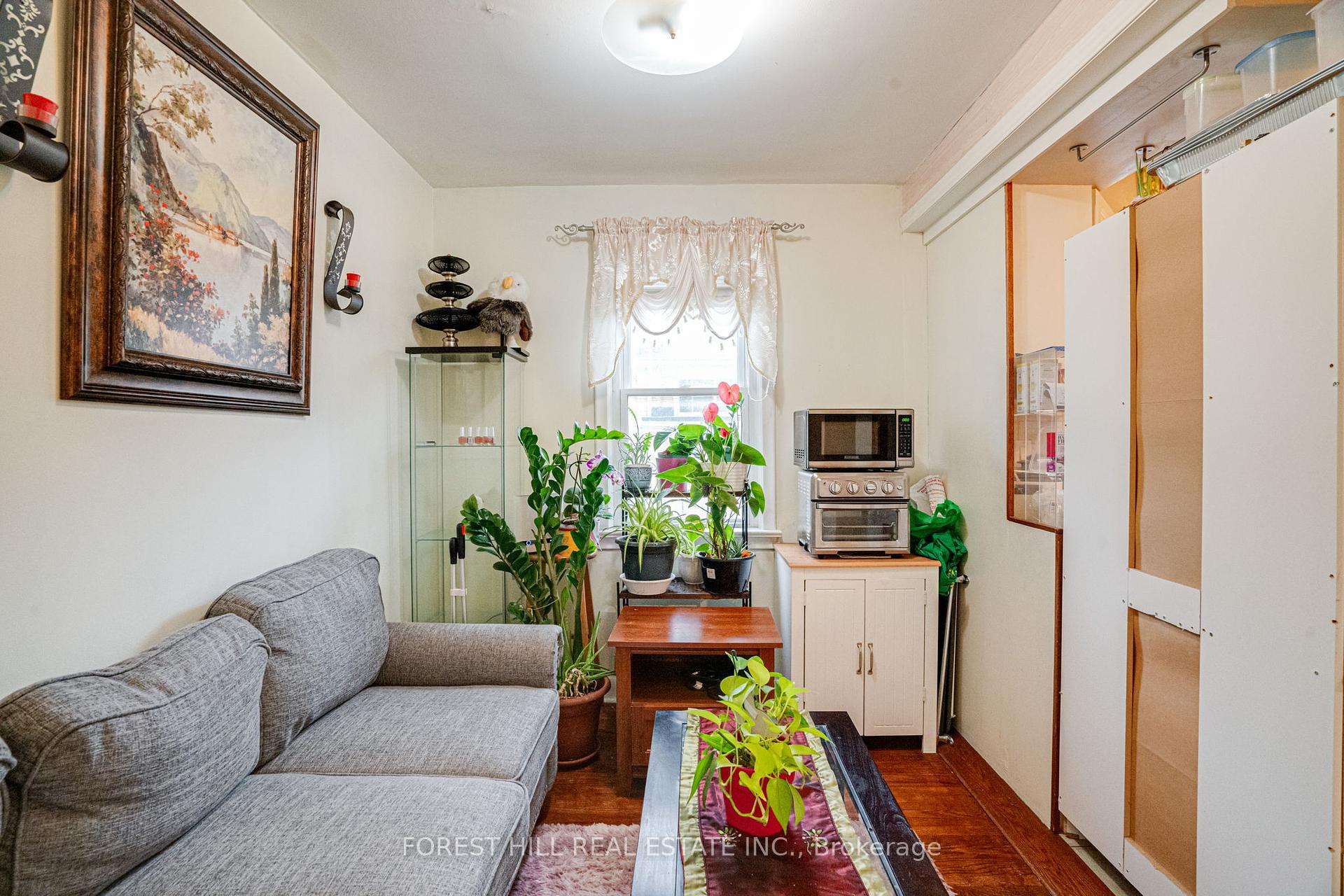 19 MCALLISTER Rd, Toronto, ON M3H2N1 | 3 Bedroom 2 Bathroom Detached House | Image 8