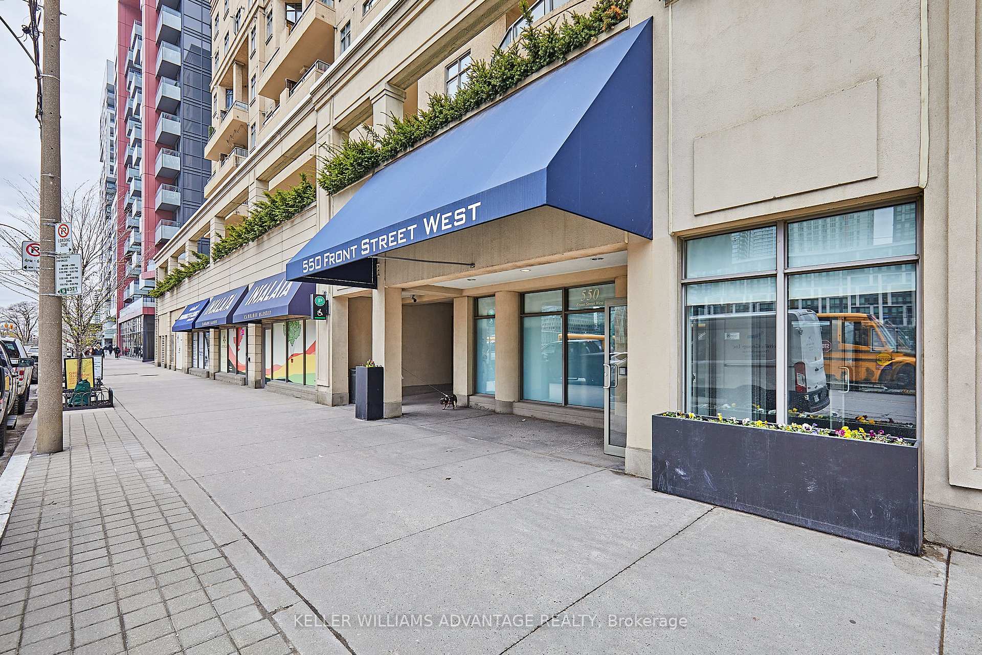 #423 - 550 Front St W, Toronto, ON M5V3N5 | 1 Bedroom 1 Bathroom Condo Apt | Image 2