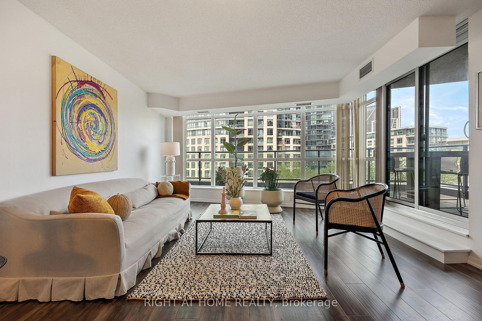 #419 - 215 Fort York Blvd, Toronto, ON M5V4A2 | 2 Bedroom 2 Bathroom Condo Apt | Image 1