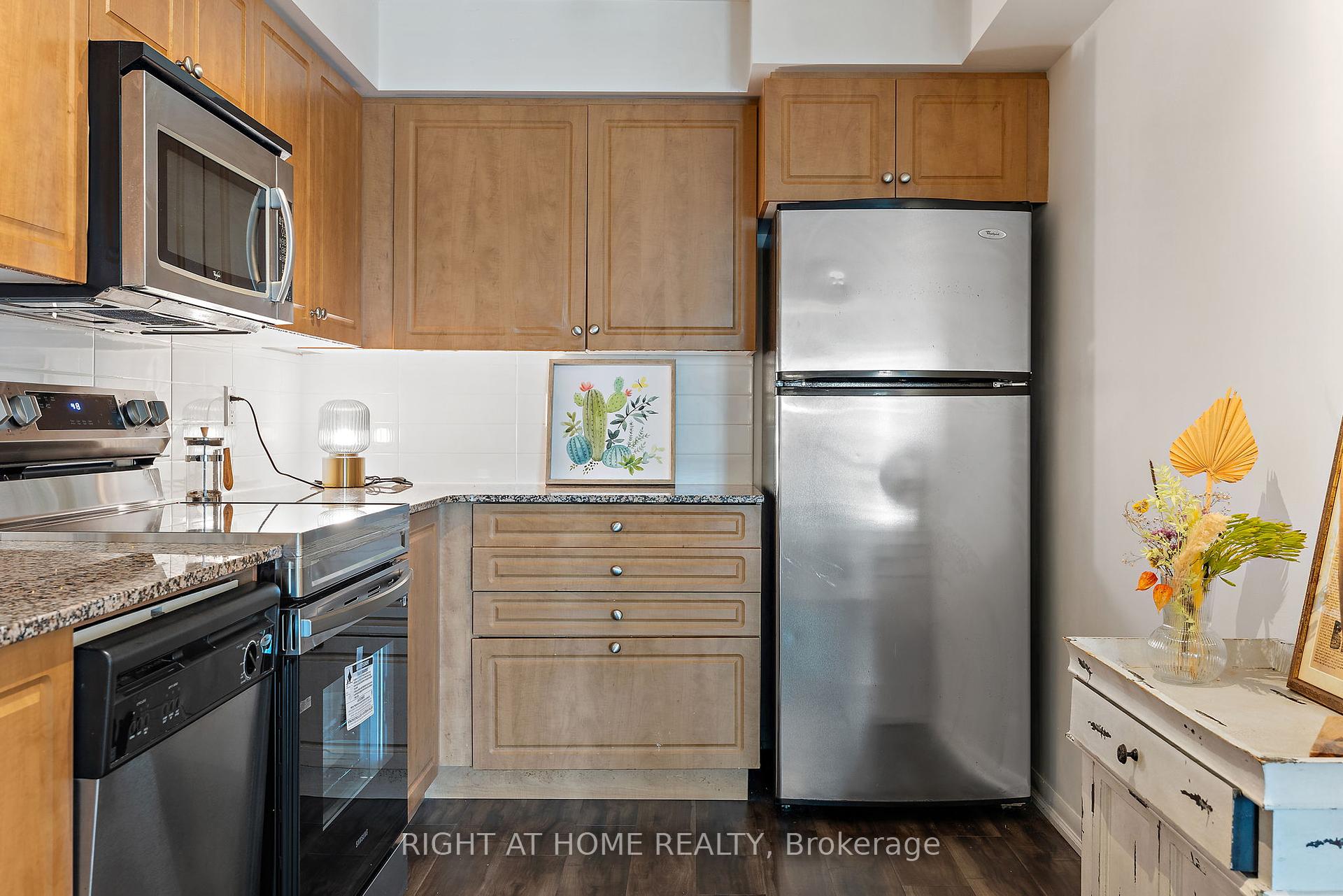 #419 - 215 Fort York Blvd, Toronto, ON M5V4A2 | 2 Bedroom 2 Bathroom Condo Apt | Image 10