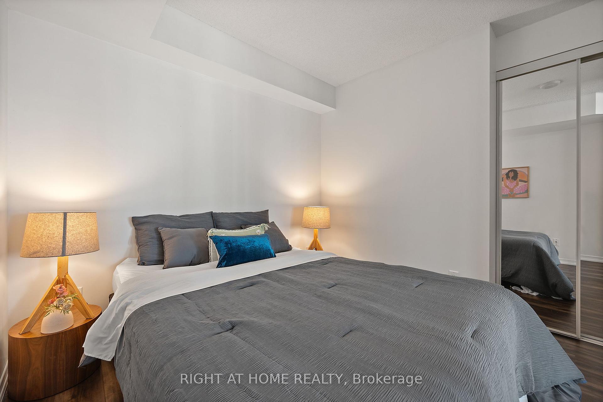 #419 - 215 Fort York Blvd, Toronto, ON M5V4A2 | 2 Bedroom 2 Bathroom Condo Apt | Image 13