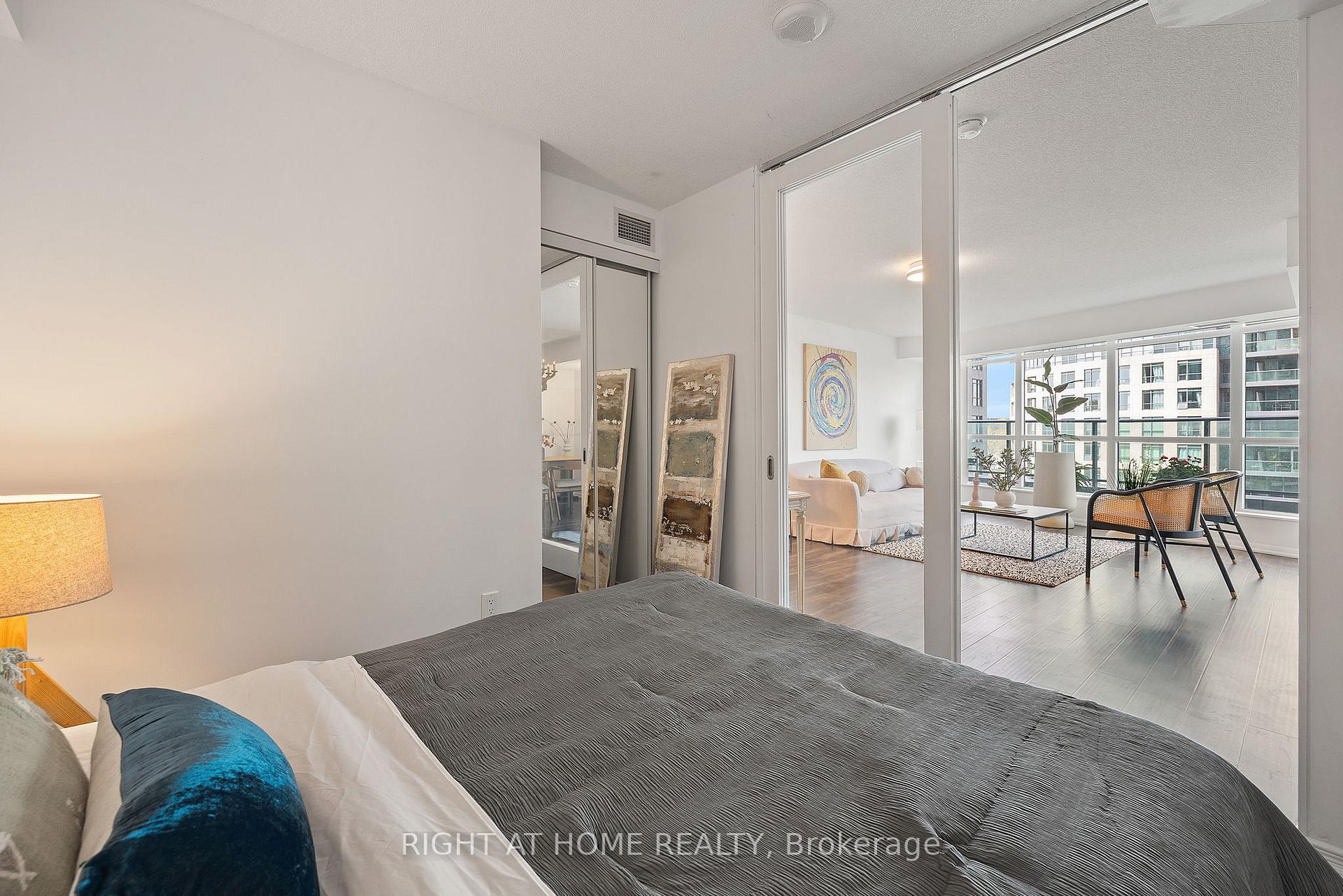 #419 - 215 Fort York Blvd, Toronto, ON M5V4A2 | 2 Bedroom 2 Bathroom Condo Apt | Image 14