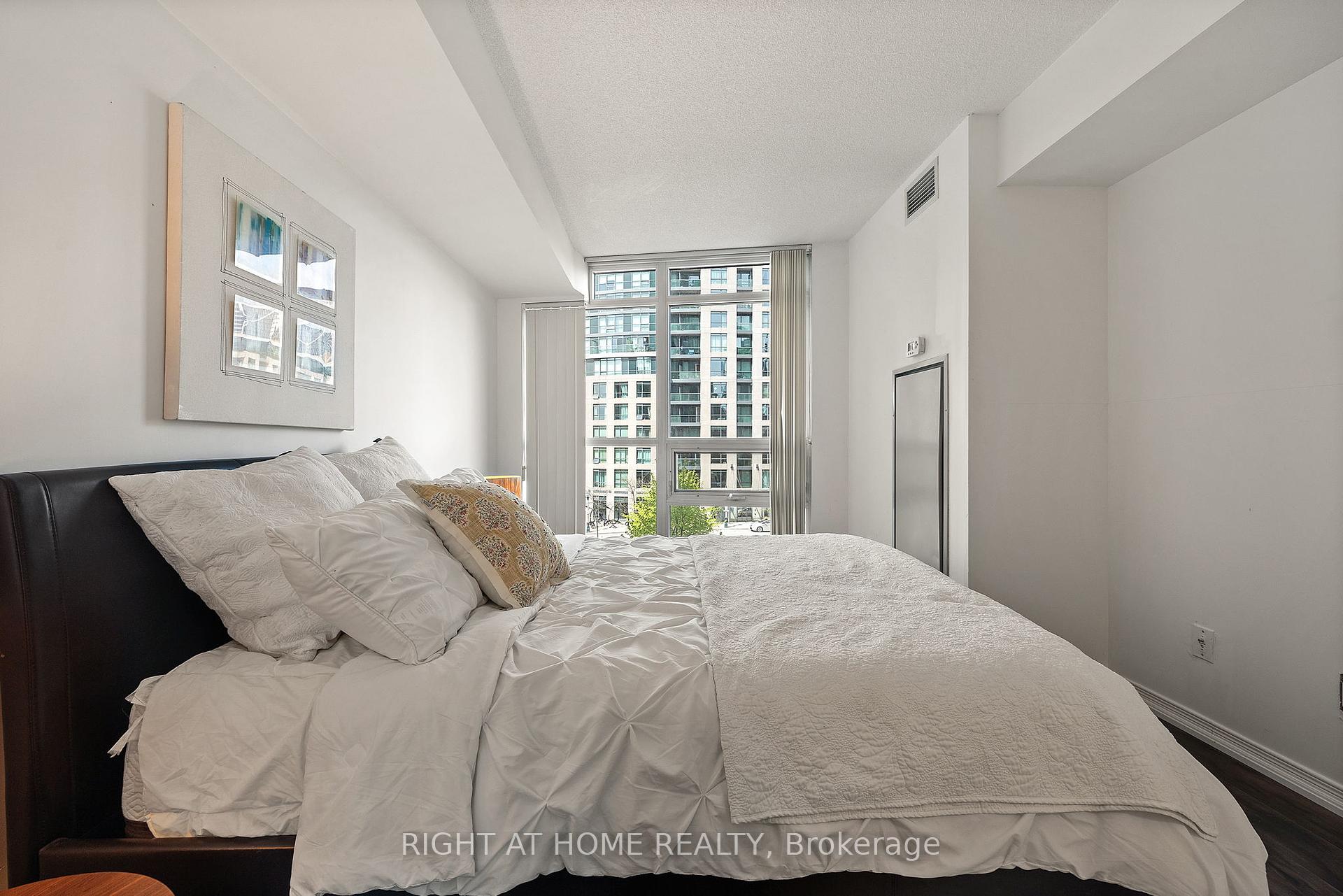 #419 - 215 Fort York Blvd, Toronto, ON M5V4A2 | 2 Bedroom 2 Bathroom Condo Apt | Image 18