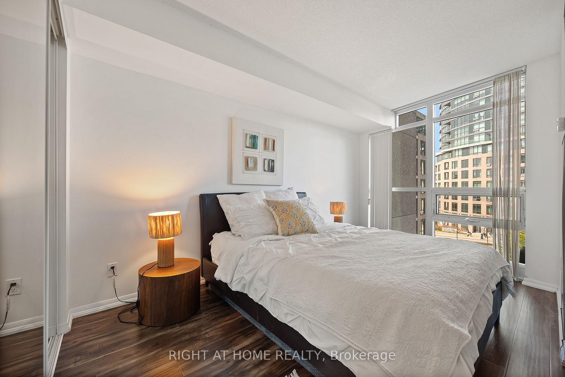 #419 - 215 Fort York Blvd, Toronto, ON M5V4A2 | 2 Bedroom 2 Bathroom Condo Apt | Image 19