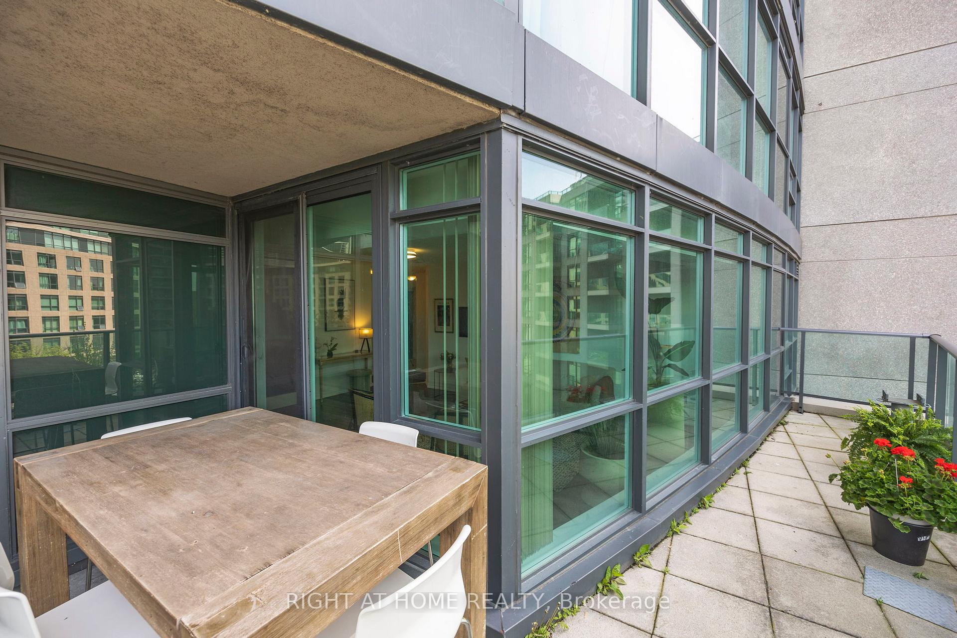 #419 - 215 Fort York Blvd, Toronto, ON M5V4A2 | 2 Bedroom 2 Bathroom Condo Apt | Image 24