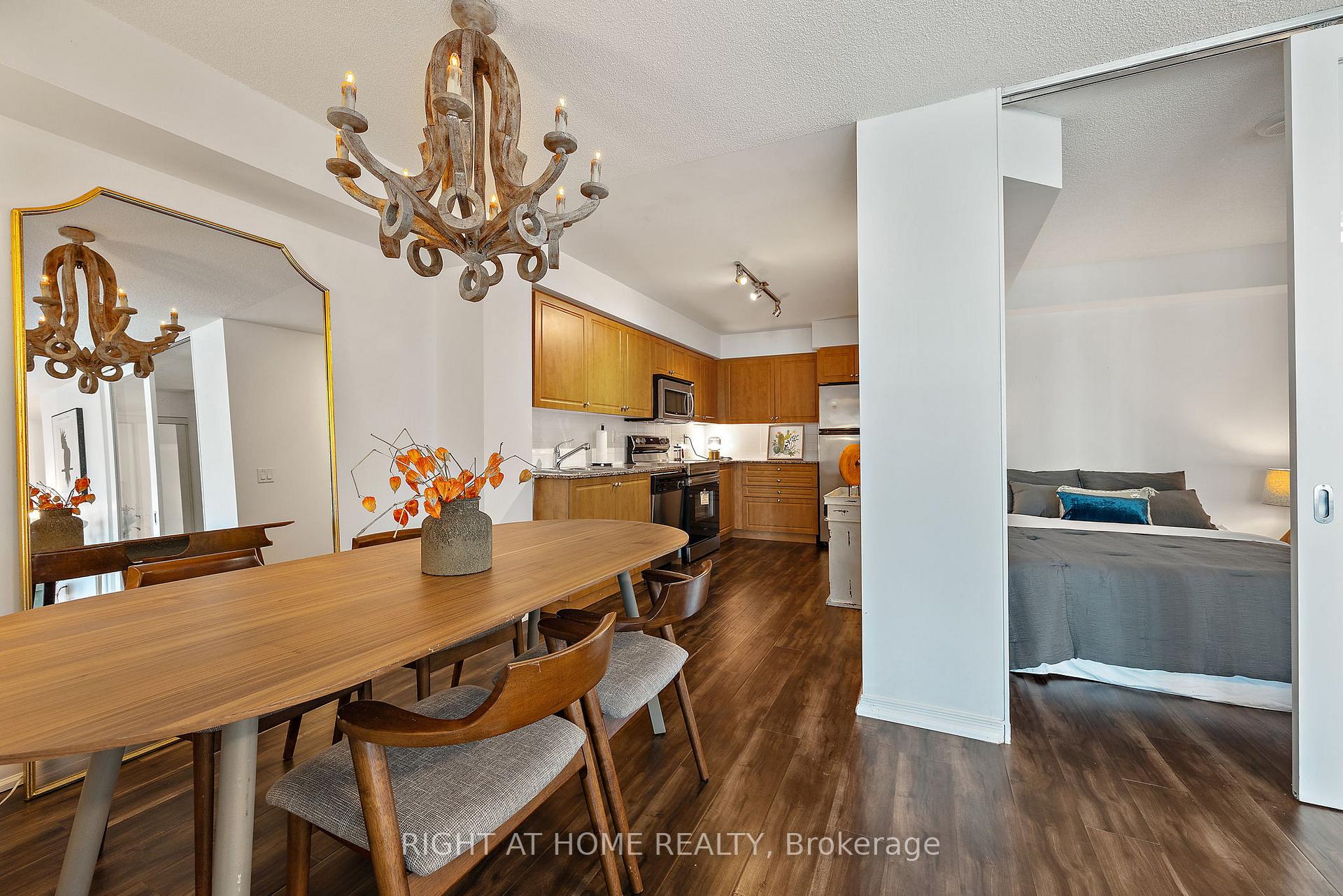 #419 - 215 Fort York Blvd, Toronto, ON M5V4A2 | 2 Bedroom 2 Bathroom Condo Apt | Image 7