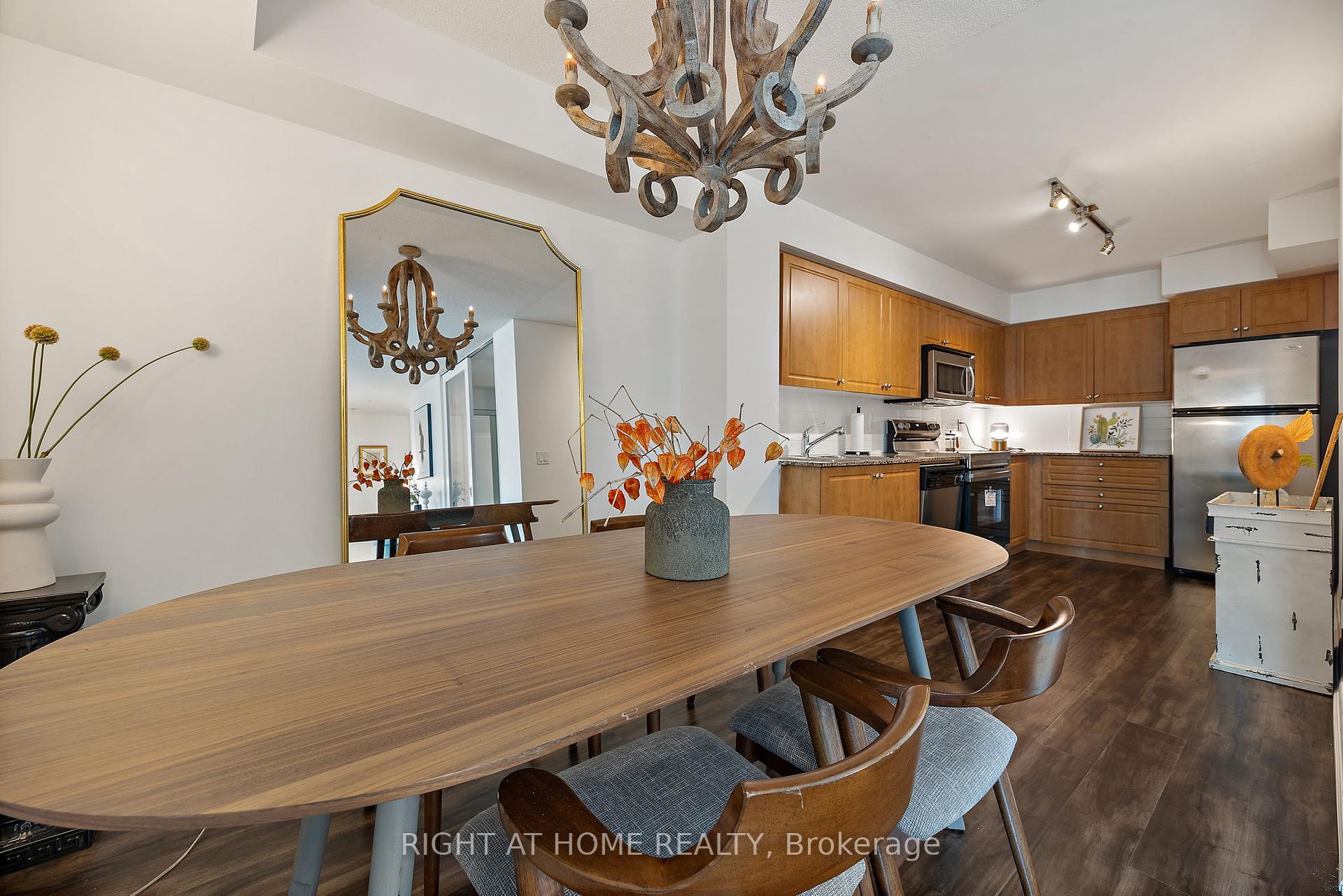 #419 - 215 Fort York Blvd, Toronto, ON M5V4A2 | 2 Bedroom 2 Bathroom Condo Apt | Image 8