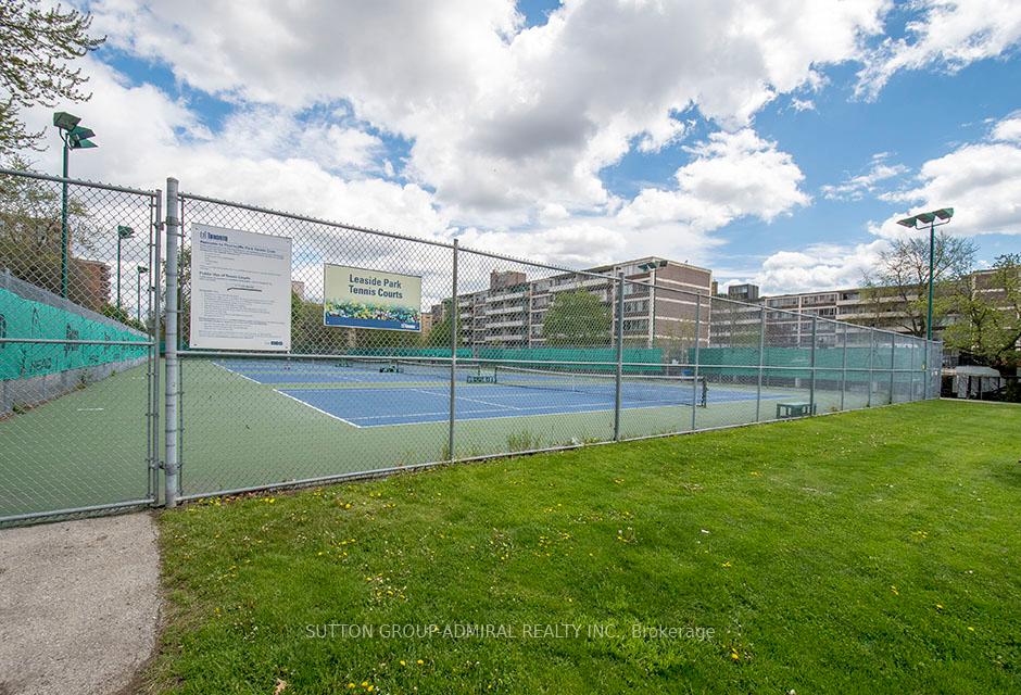 100 Parklea Dr, Toronto, ON M4G2J8 | 4 Bedroom 6 Bathroom Detached House | Image 5