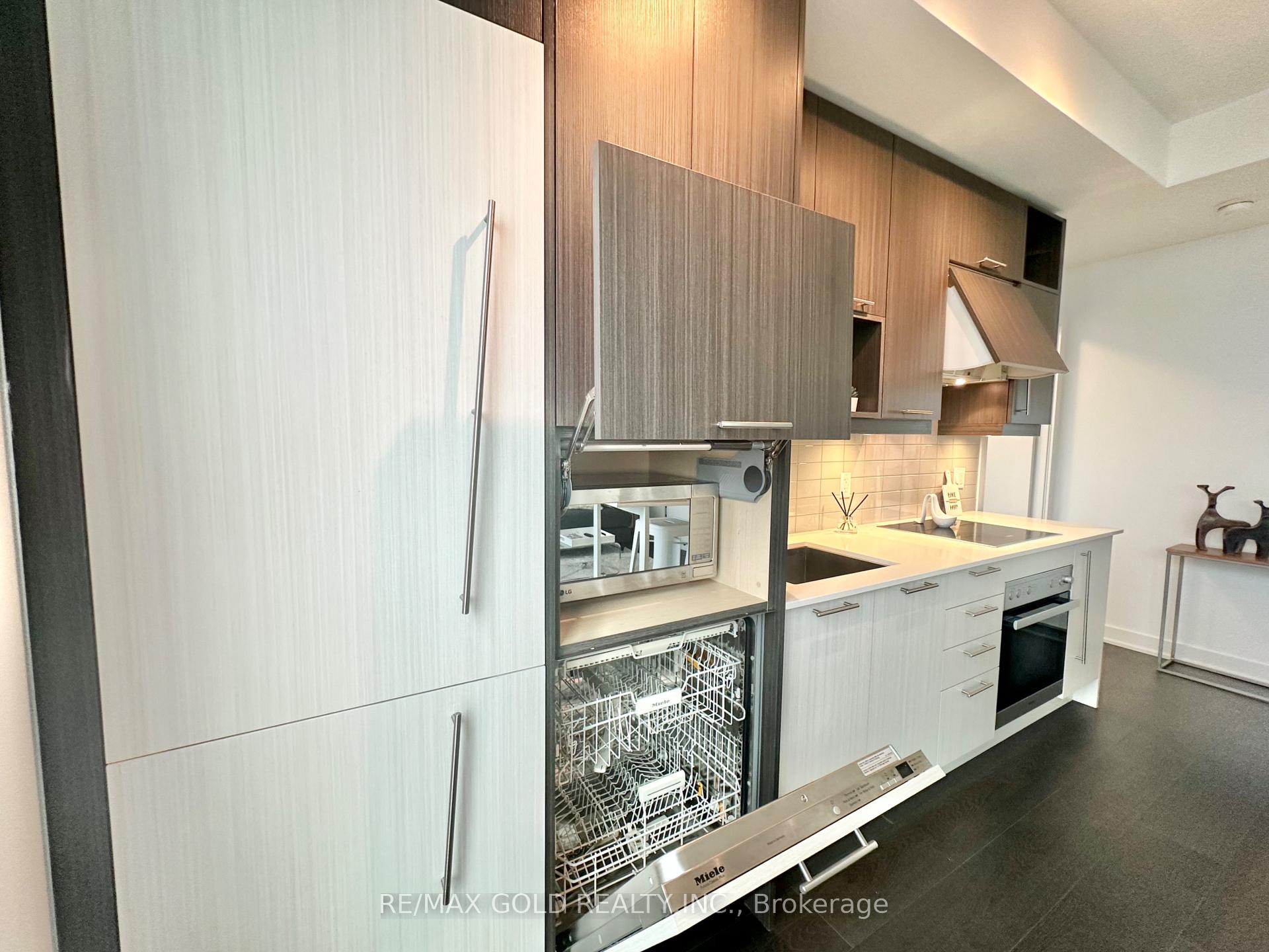 #2310 - 30 Nelson St, Toronto, ON M5V0H5 | 1 Bedroom 1 Bathroom Condo Apt | Image 16