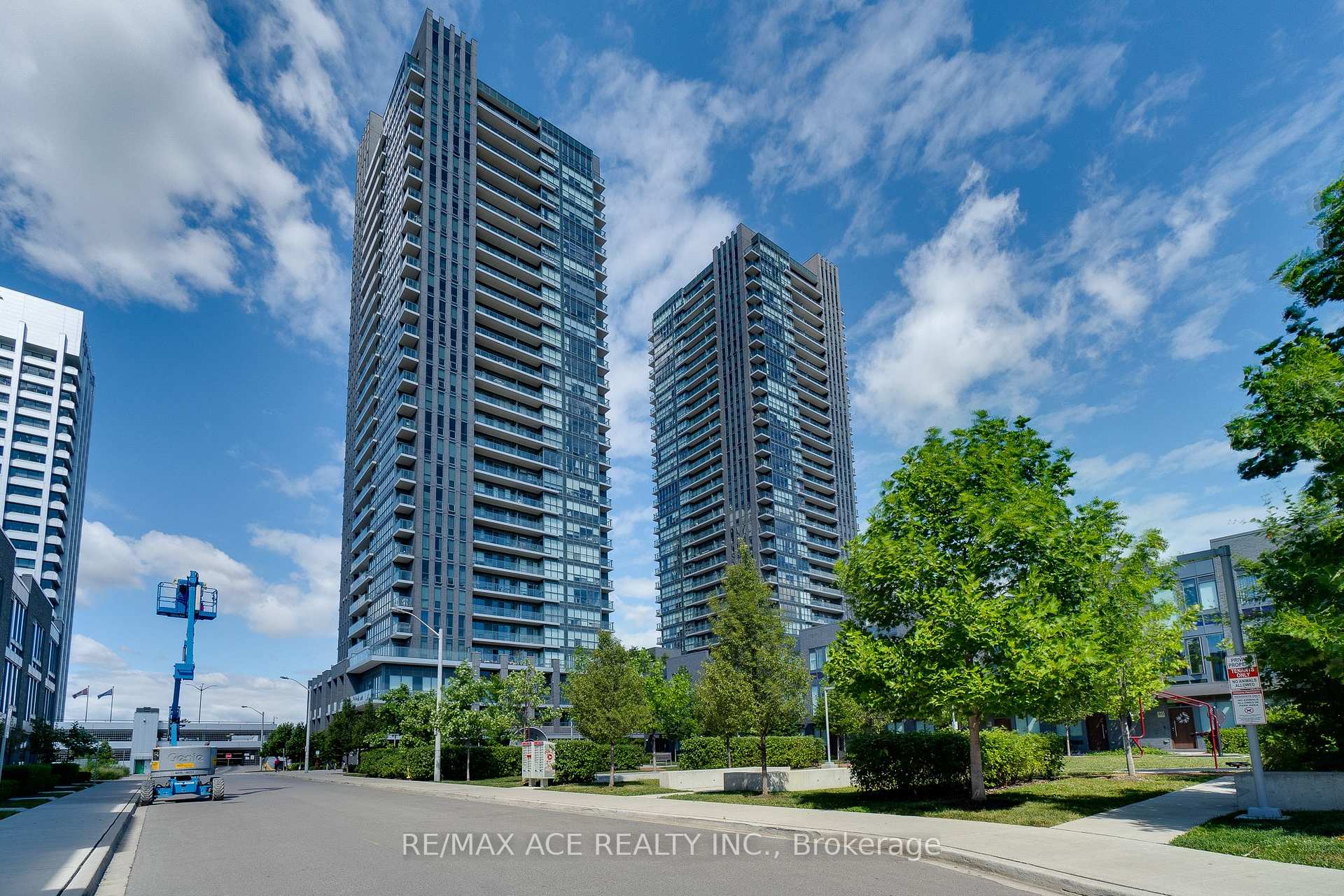 #2801 - 2 Sonic Way, Toronto, ON M3C0P2 | 1 Bedroom 1 Bathroom Condo Apt | Image 1