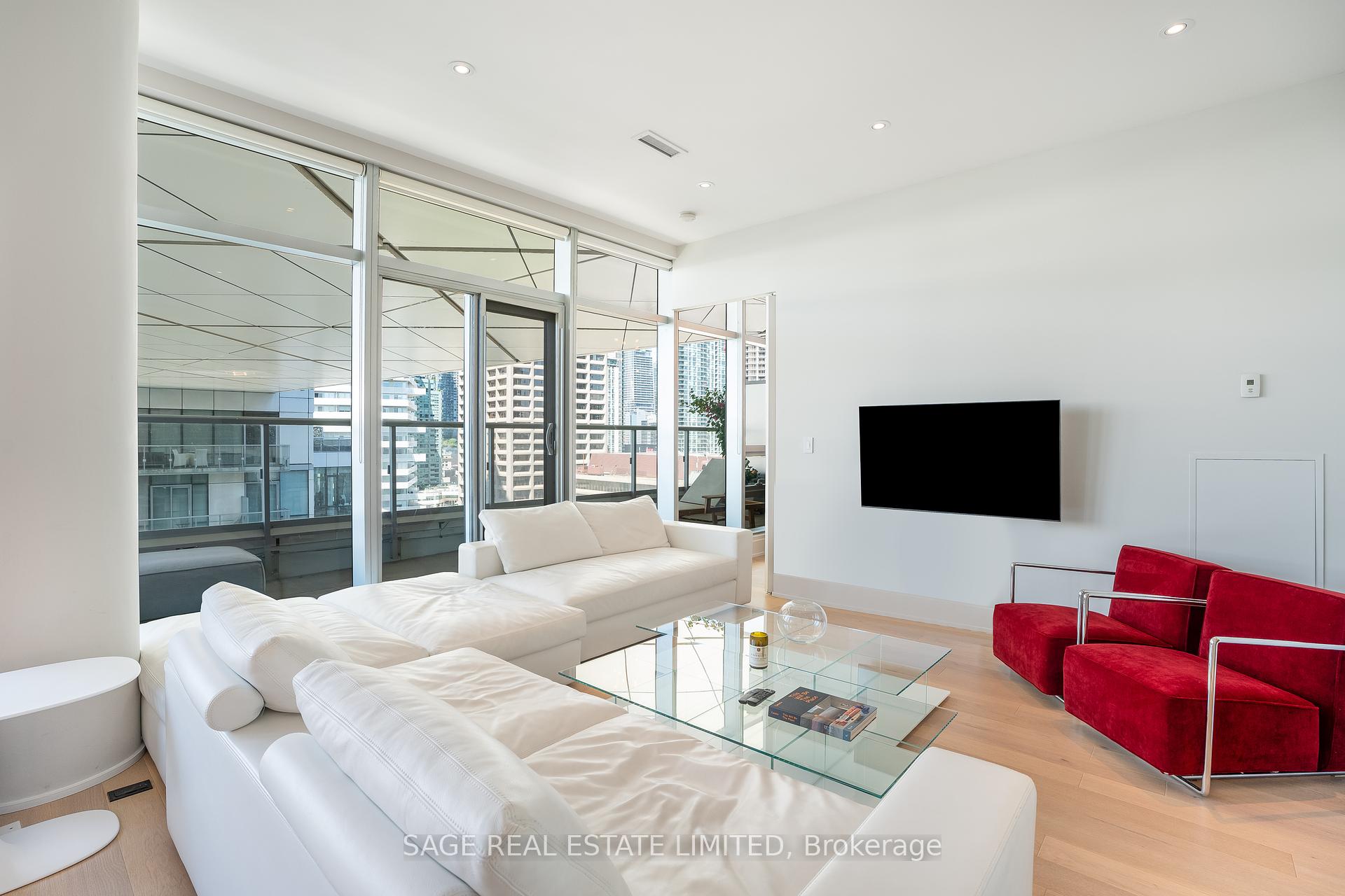 #1124 - 39 Queens Quay E, Toronto, ON M5E0A1 | 2 Bedroom 2 Bathroom Condo Apt | Image 11