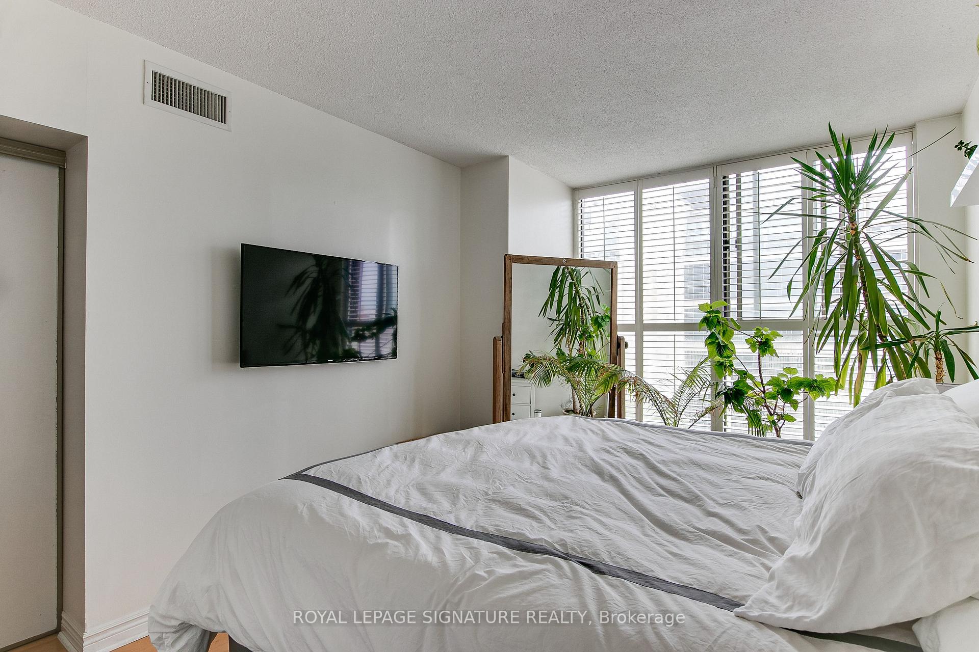 #919 - 65 Scadding Ave, Toronto, ON M5A4L1 | 2 Bedroom 2 Bathroom Condo Apt | Image 1
