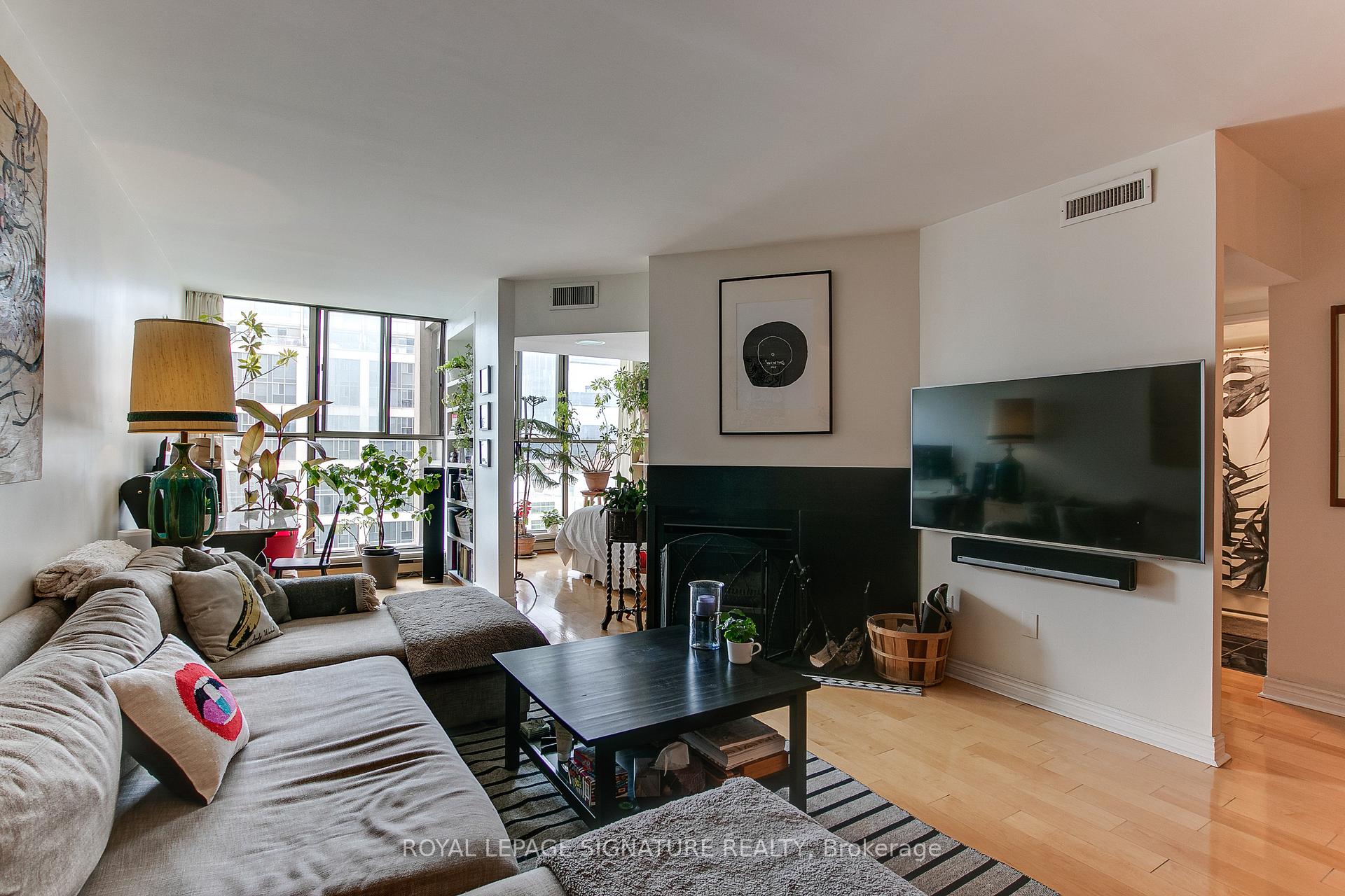 #919 - 65 Scadding Ave, Toronto, ON M5A4L1 | 2 Bedroom 2 Bathroom Condo Apt | Image 12