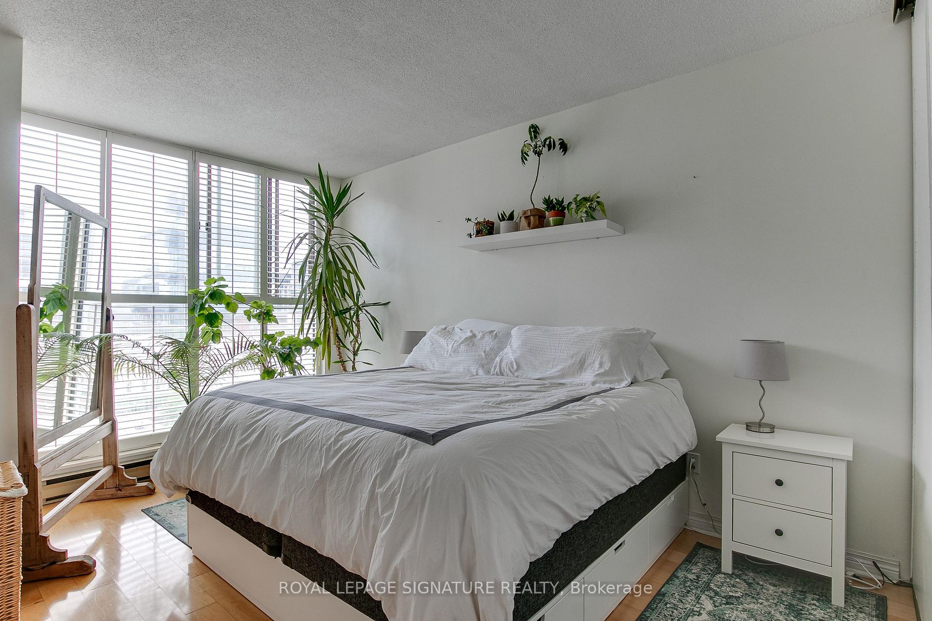 #919 - 65 Scadding Ave, Toronto, ON M5A4L1 | 2 Bedroom 2 Bathroom Condo Apt | Image 22