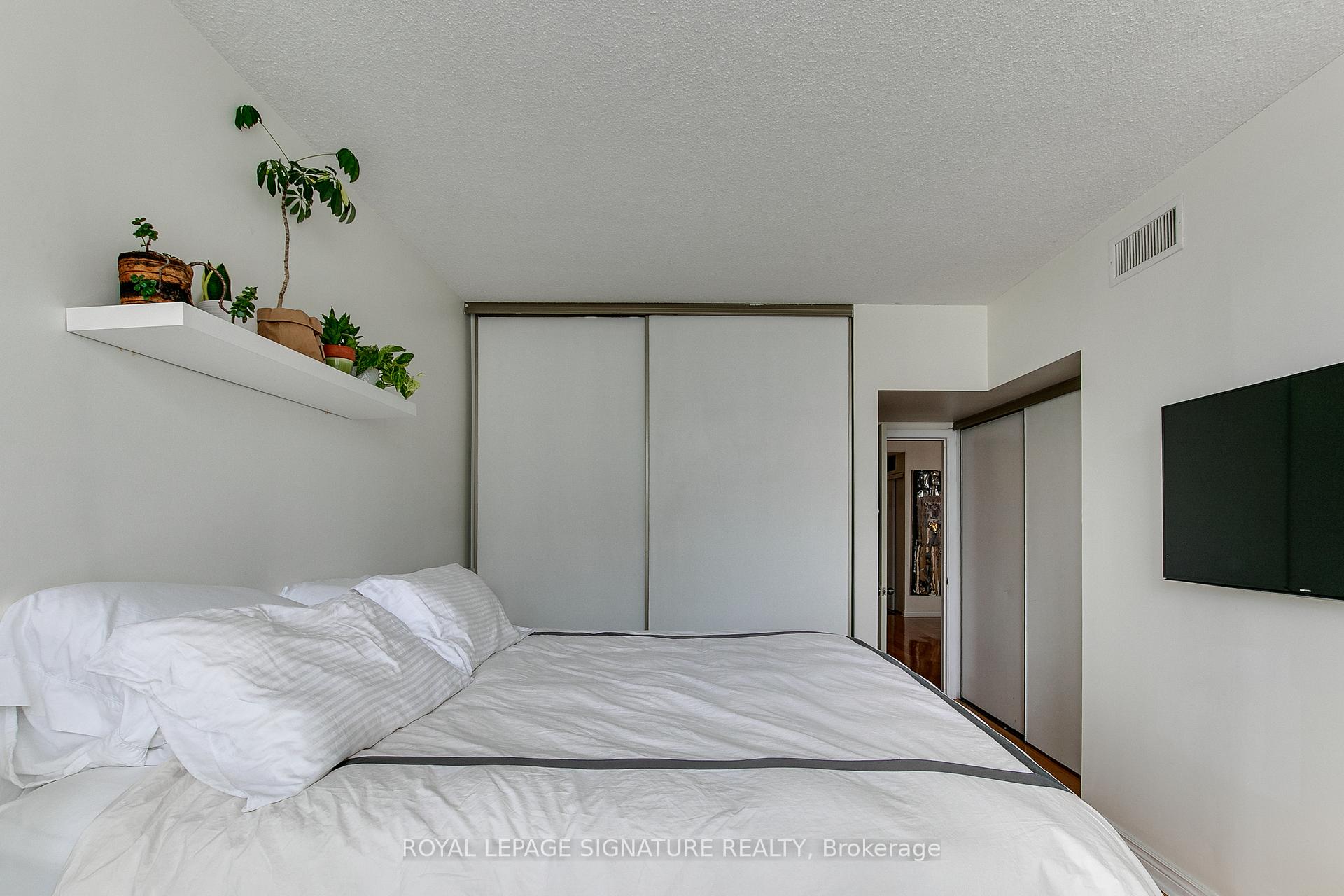 #919 - 65 Scadding Ave, Toronto, ON M5A4L1 | 2 Bedroom 2 Bathroom Condo Apt | Image 23