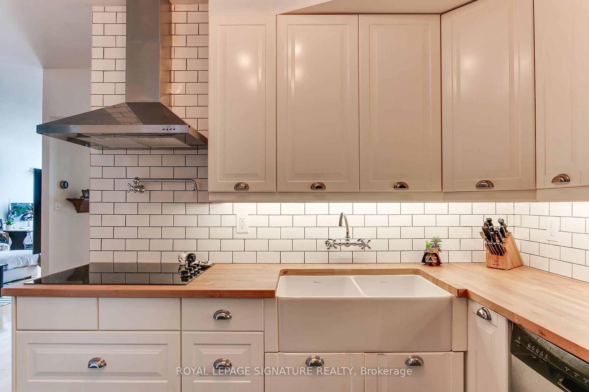 #919 - 65 Scadding Ave, Toronto, ON M5A4L1 | 2 Bedroom 2 Bathroom Condo Apt | Image 3