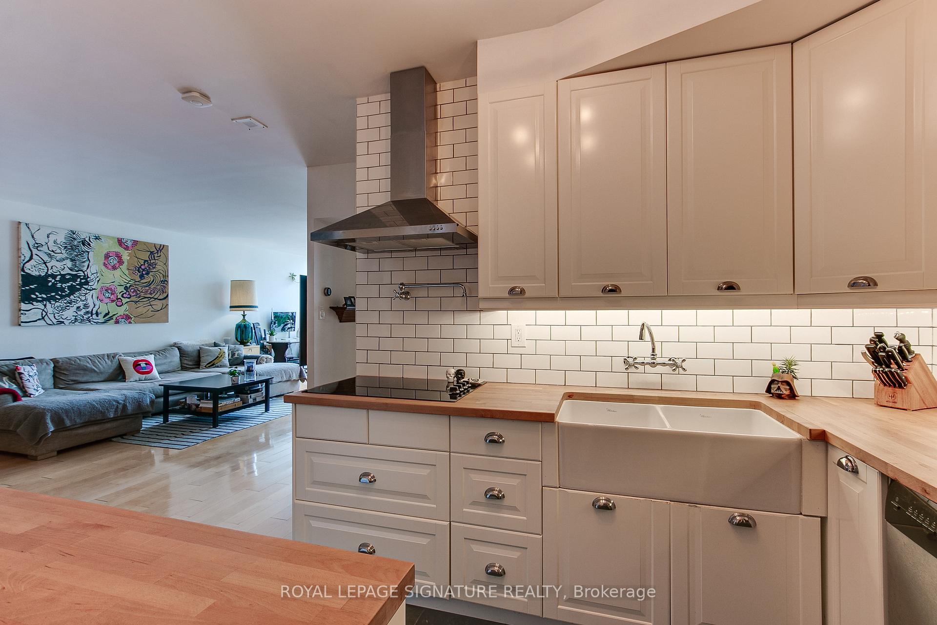 #919 - 65 Scadding Ave, Toronto, ON M5A4L1 | 2 Bedroom 2 Bathroom Condo Apt | Image 4