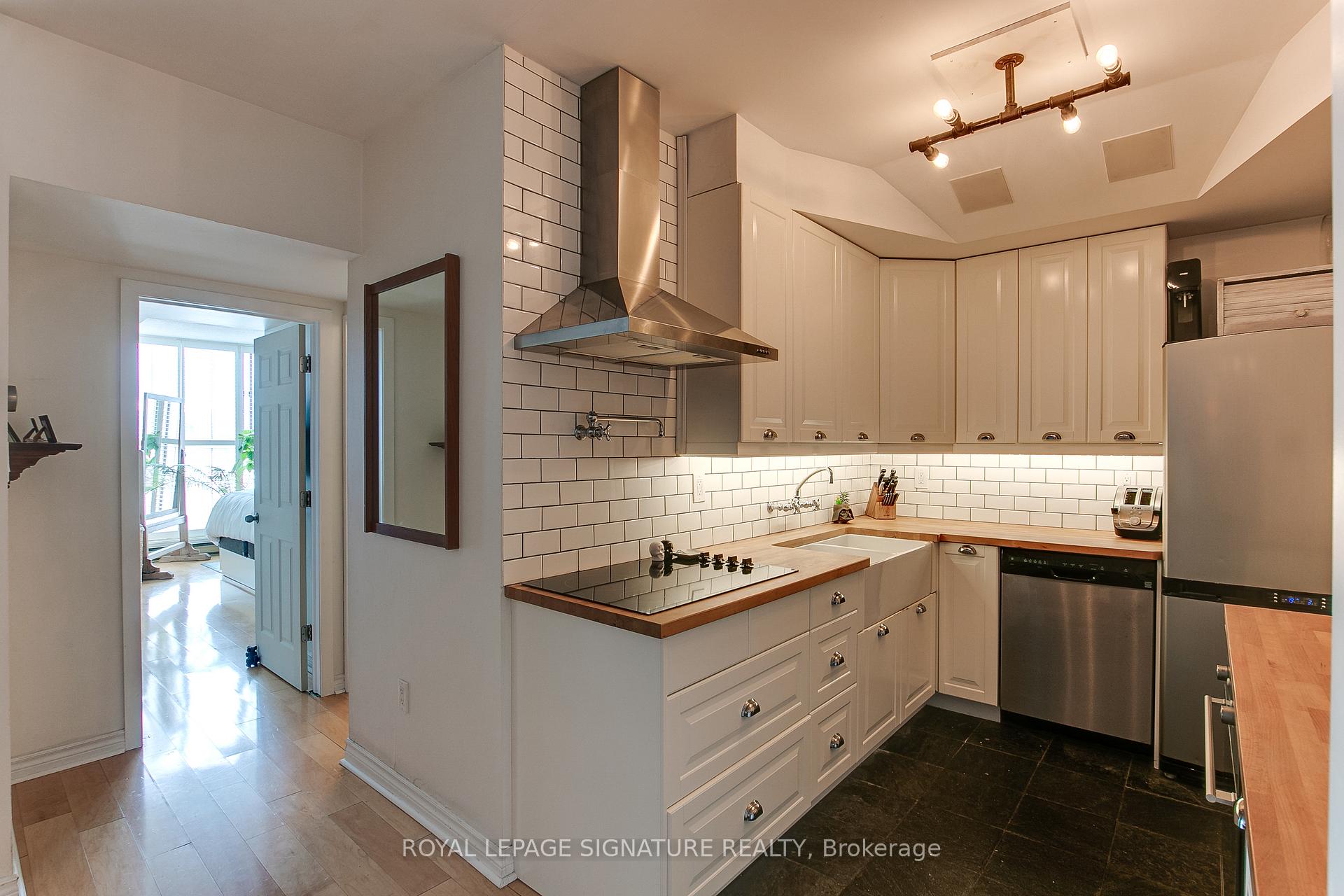 #919 - 65 Scadding Ave, Toronto, ON M5A4L1 | 2 Bedroom 2 Bathroom Condo Apt | Image 8