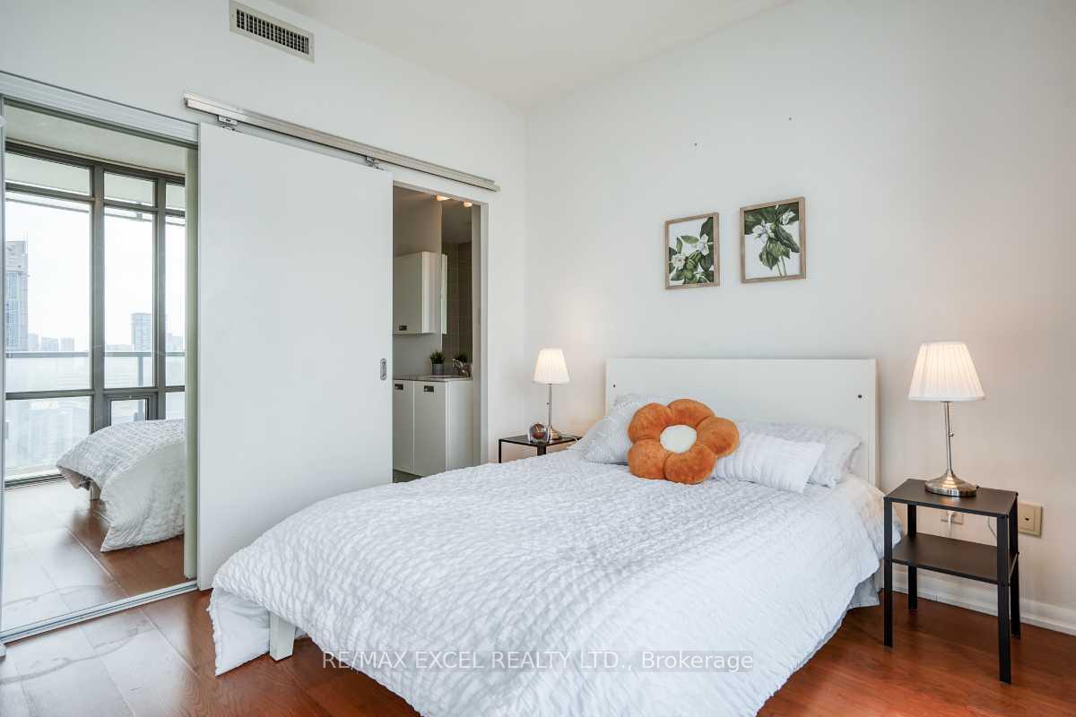 #4103 - 38 Grenville St, Toronto, ON M4Y1A5 | 2 Bedroom 2 Bathroom Condo Apt | Image 12