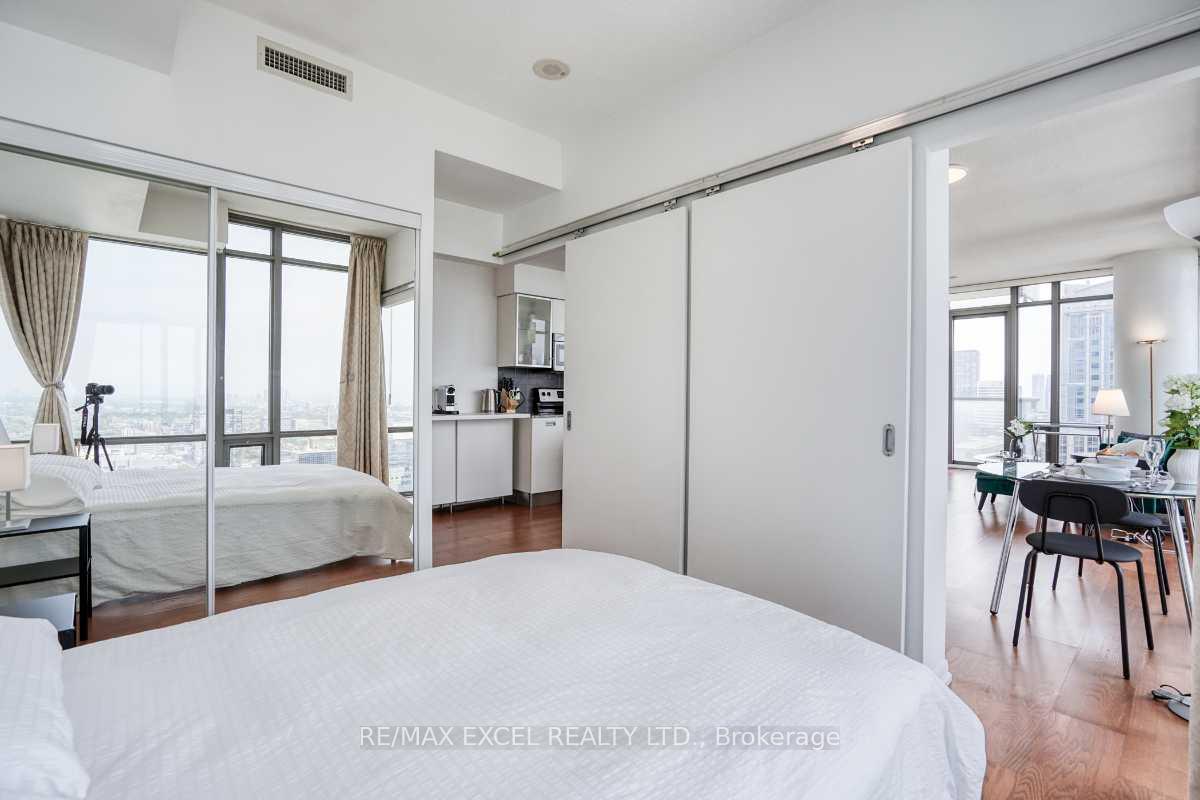 #4103 - 38 Grenville St, Toronto, ON M4Y1A5 | 2 Bedroom 2 Bathroom Condo Apt | Image 15