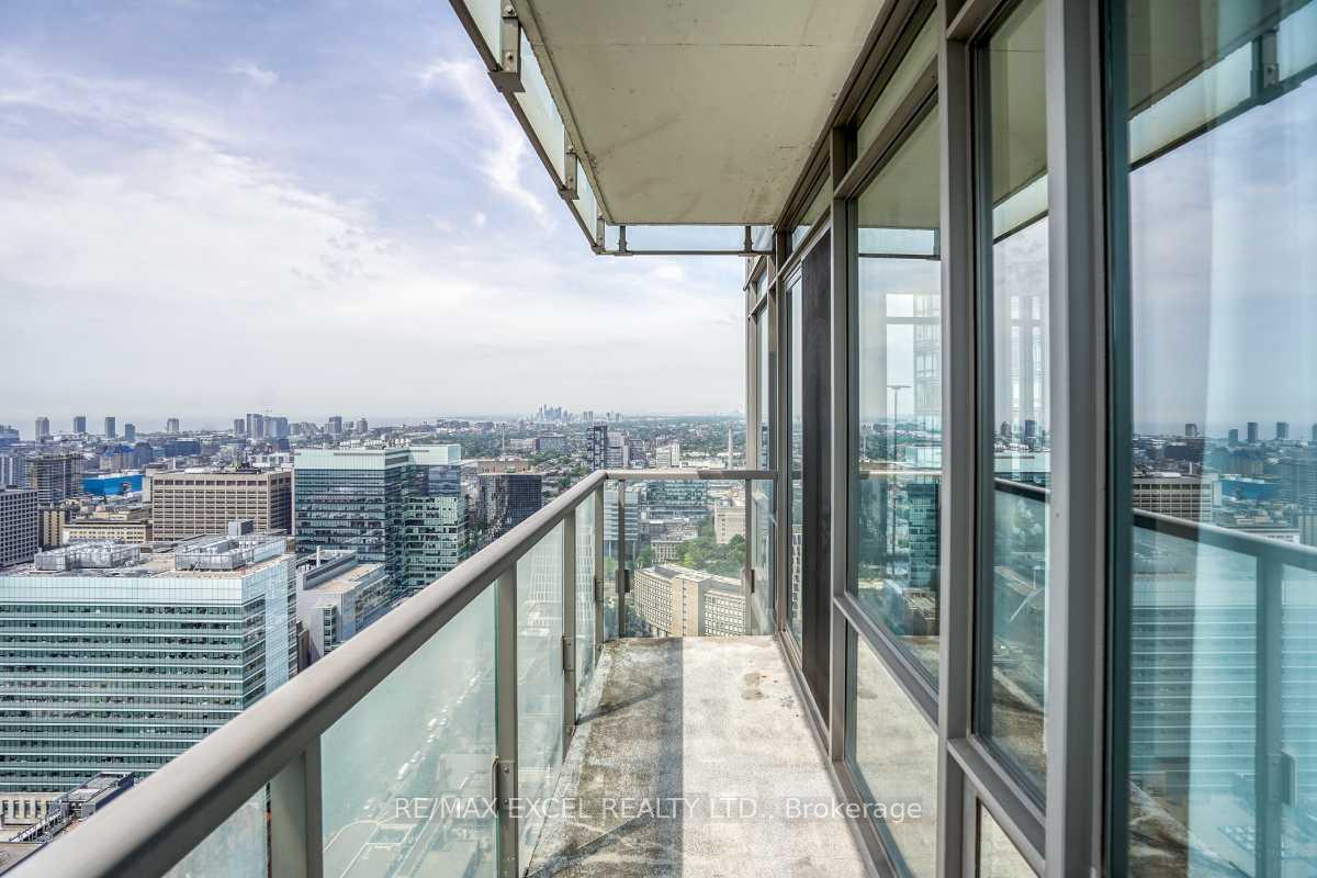 #4103 - 38 Grenville St, Toronto, ON M4Y1A5 | 2 Bedroom 2 Bathroom Condo Apt | Image 18