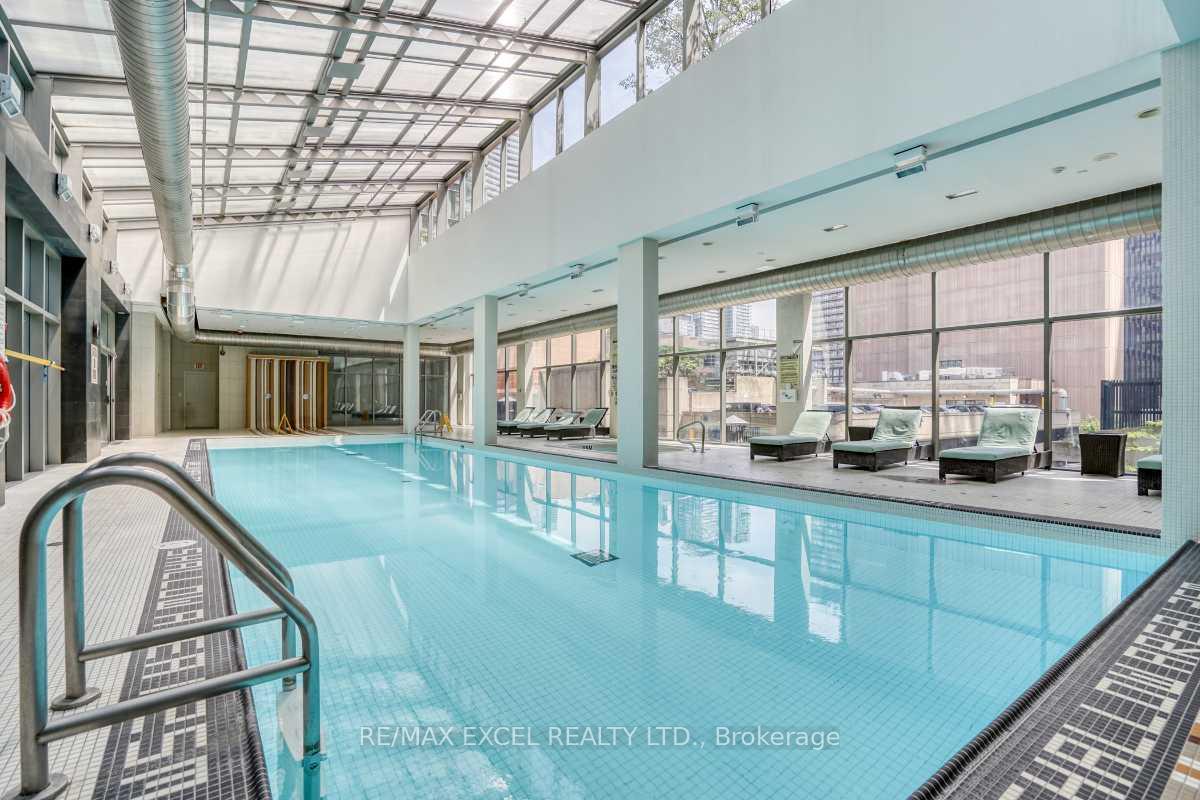 #4103 - 38 Grenville St, Toronto, ON M4Y1A5 | 2 Bedroom 2 Bathroom Condo Apt | Image 24