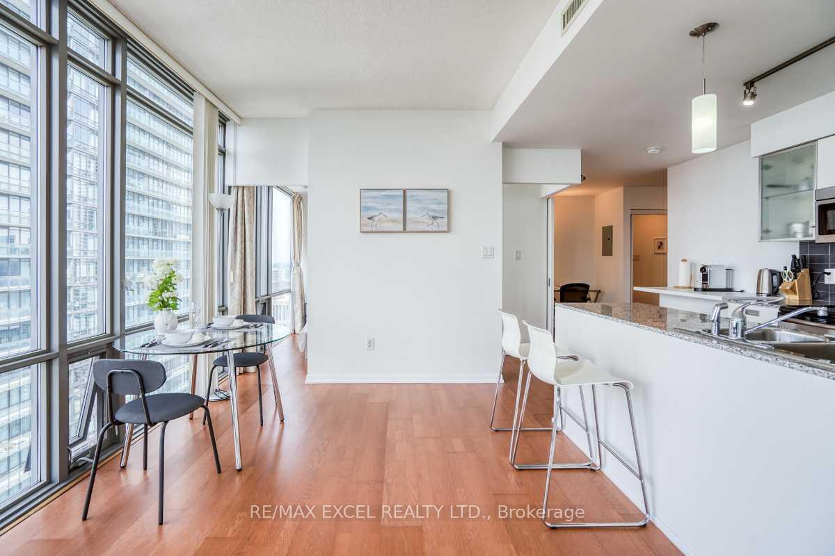 #4103 - 38 Grenville St, Toronto, ON M4Y1A5 | 2 Bedroom 2 Bathroom Condo Apt | Image 7