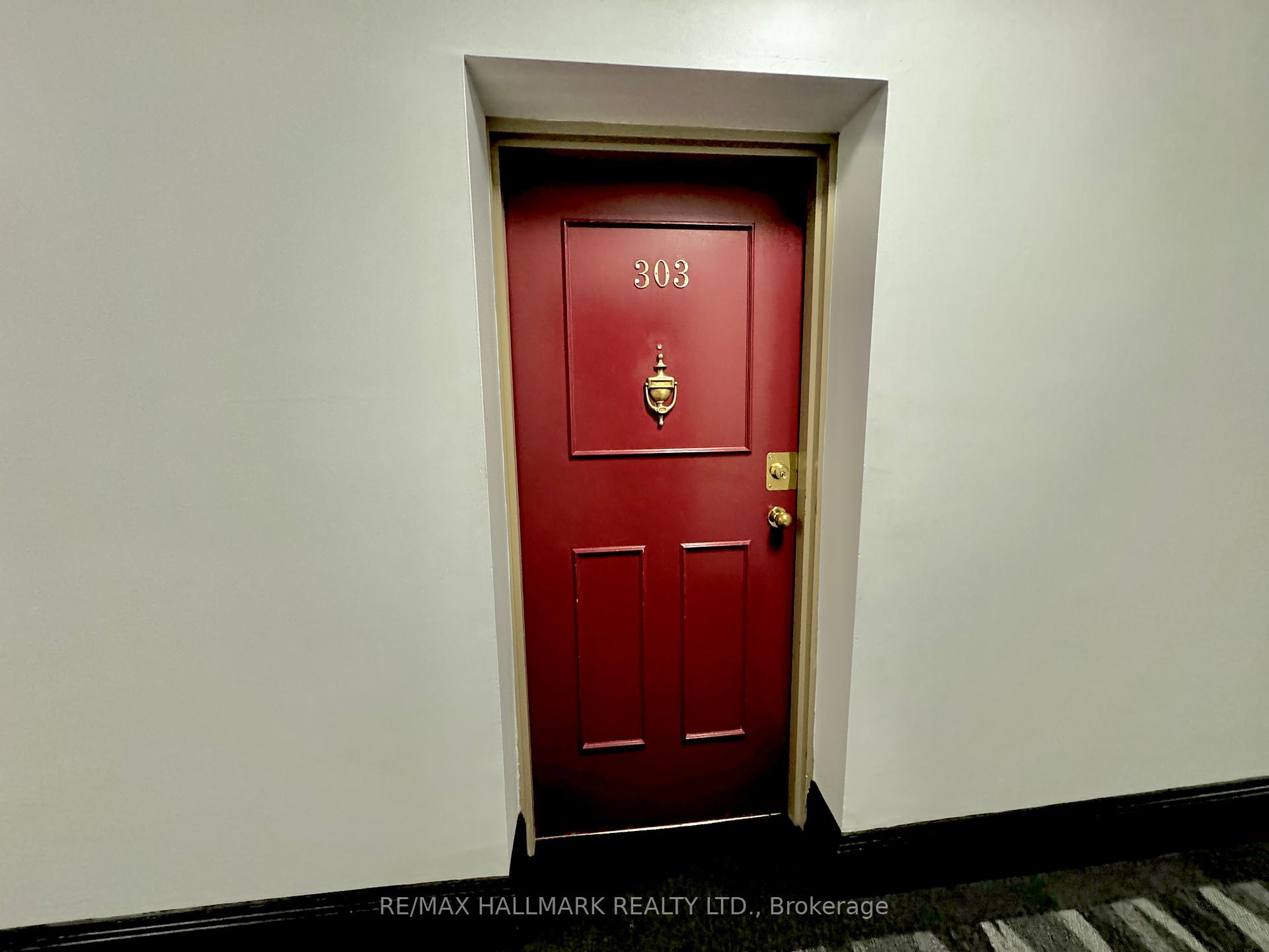 #303 - 114 Vaughan Rd, Toronto, ON M6C2M1 | 1 Bedroom 1 Bathroom Condo Apt | Image 3