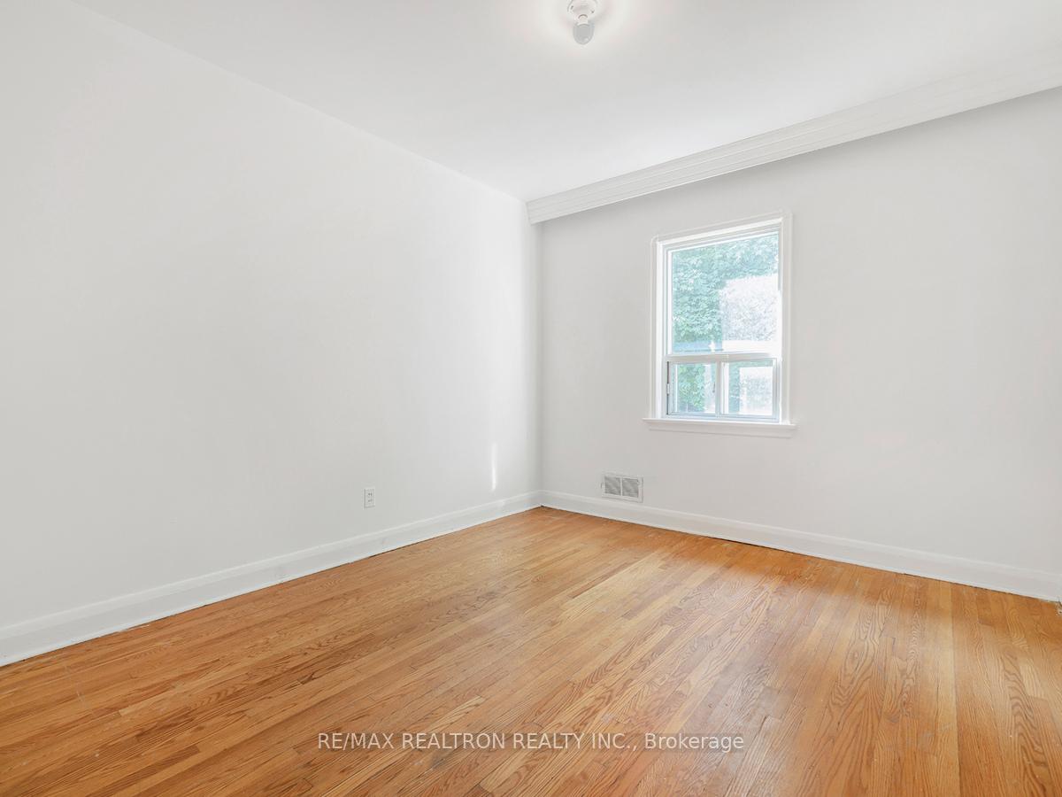 10 Laurelcrest Ave, Toronto, ON M3H2A4 | 3 Bedroom 2 Bathroom Detached House | Image 12