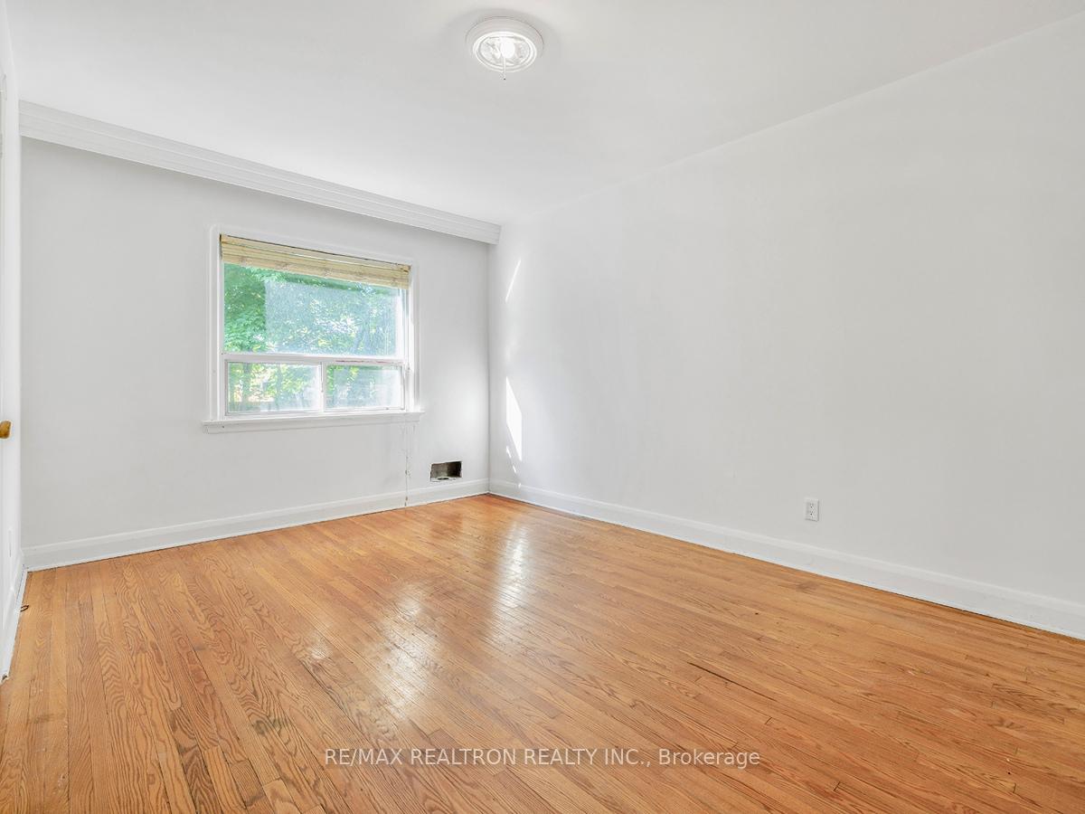 10 Laurelcrest Ave, Toronto, ON M3H2A4 | 3 Bedroom 2 Bathroom Detached House | Image 13