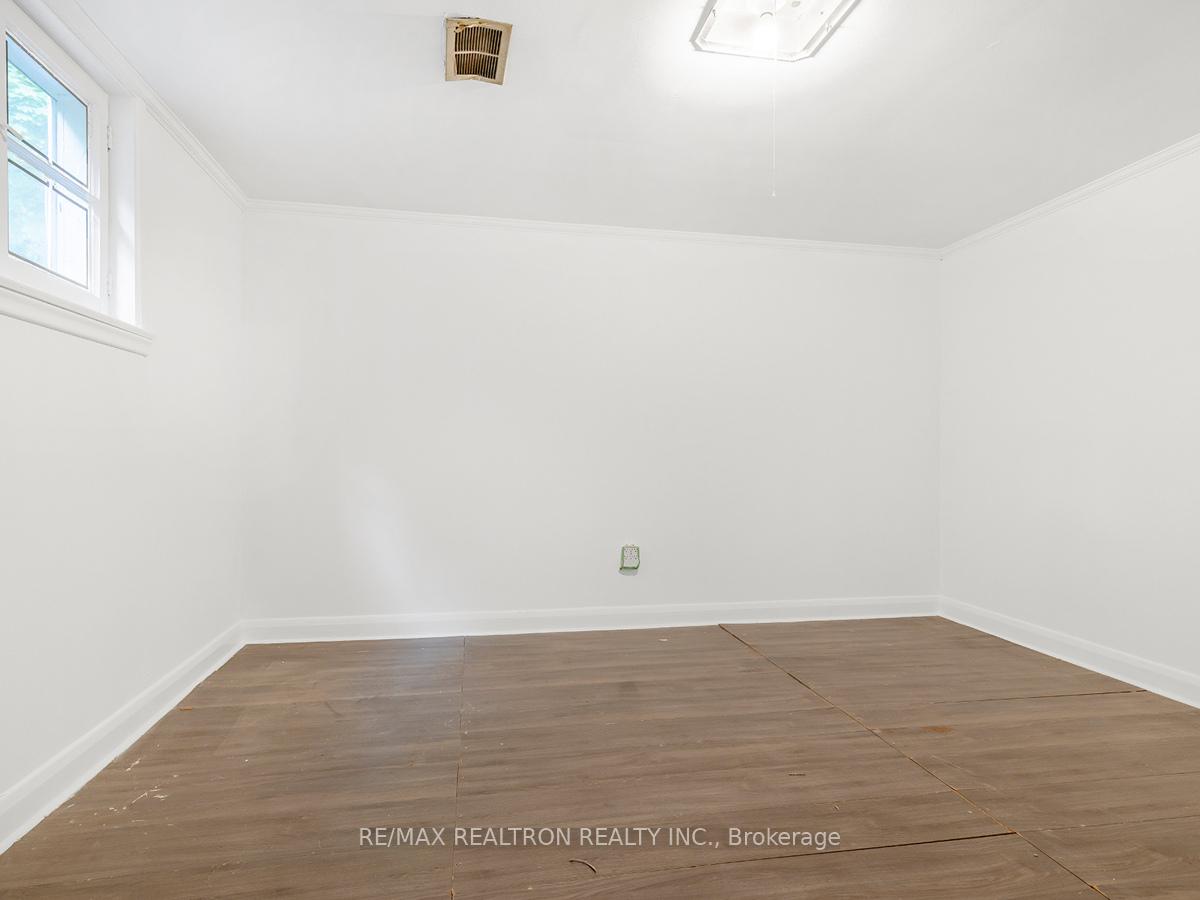 10 Laurelcrest Ave, Toronto, ON M3H2A4 | 3 Bedroom 2 Bathroom Detached House | Image 16