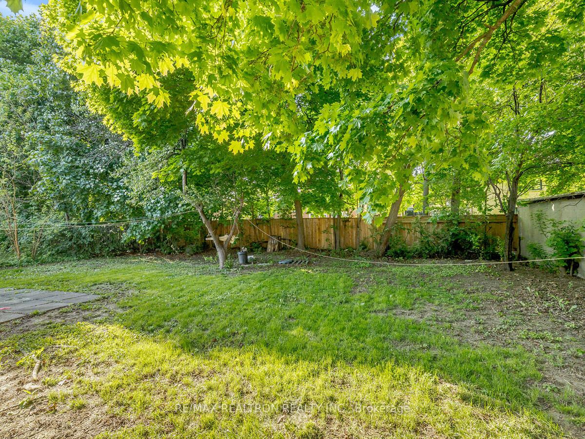 10 Laurelcrest Ave, Toronto, ON M3H2A4 | 3 Bedroom 2 Bathroom Detached House | Image 17