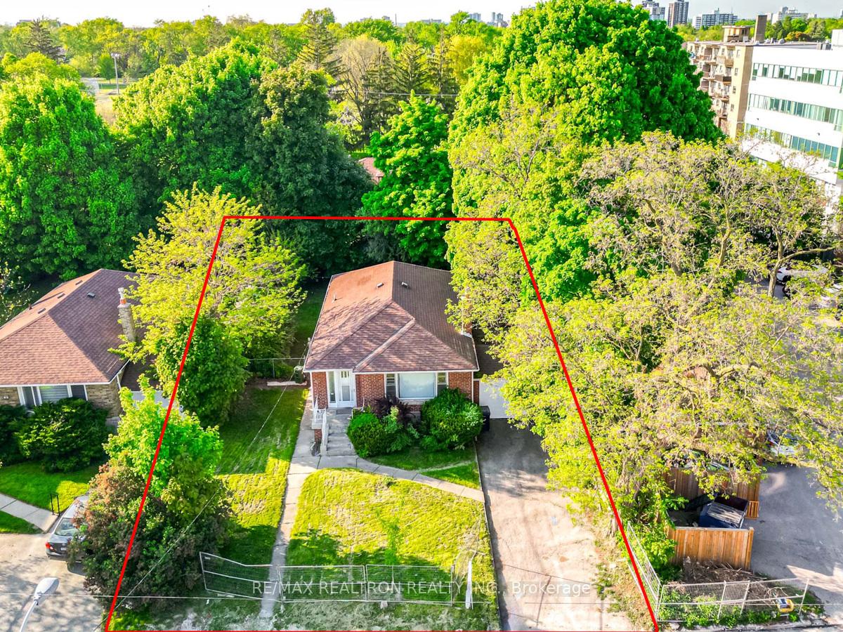 10 Laurelcrest Ave, Toronto, ON M3H2A4 | 3 Bedroom 2 Bathroom Detached House | Image 19