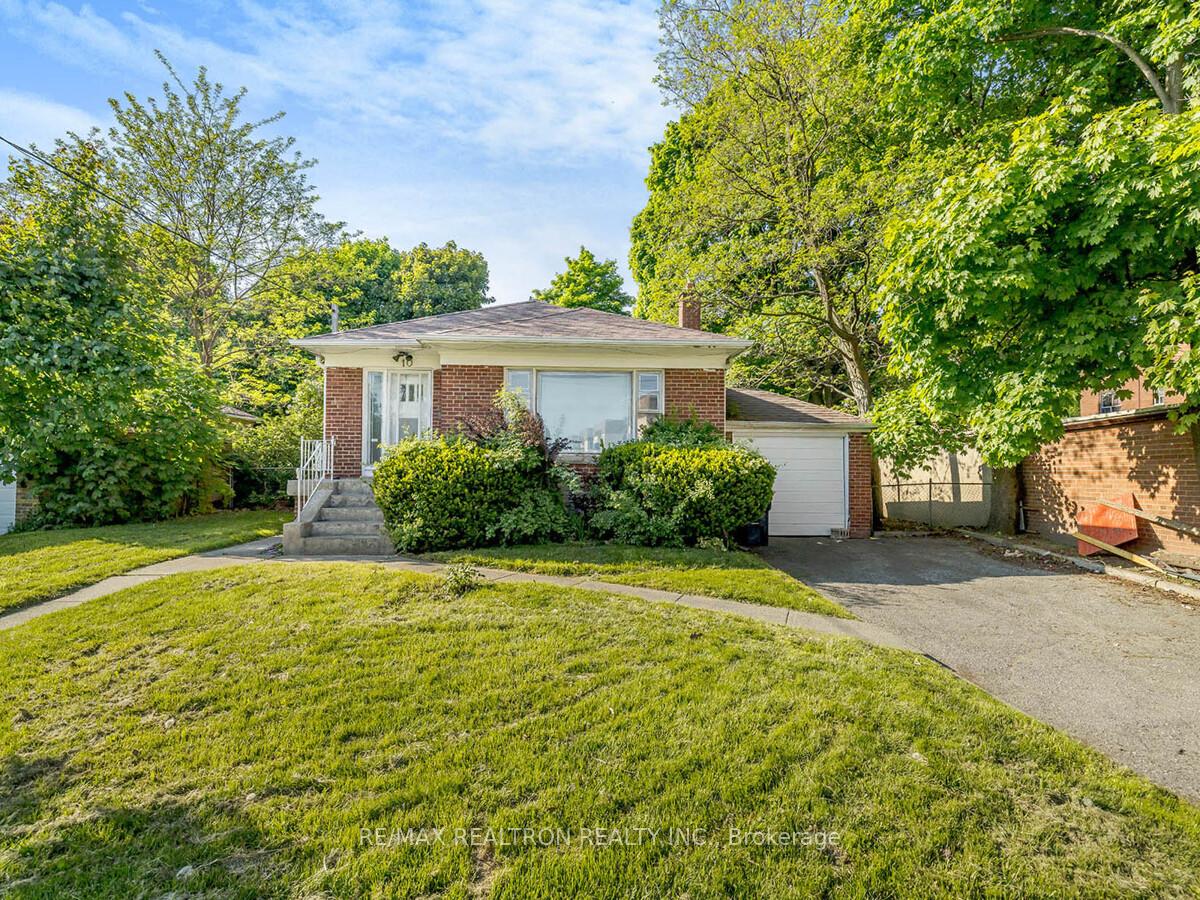 10 Laurelcrest Ave, Toronto, ON M3H2A4 | 3 Bedroom 2 Bathroom Detached House | Image 2