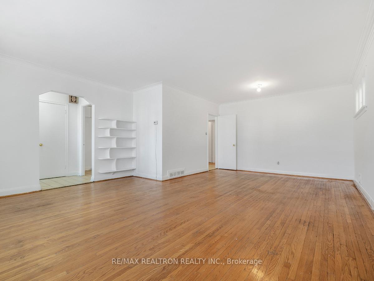10 Laurelcrest Ave, Toronto, ON M3H2A4 | 3 Bedroom 2 Bathroom Detached House | Image 4
