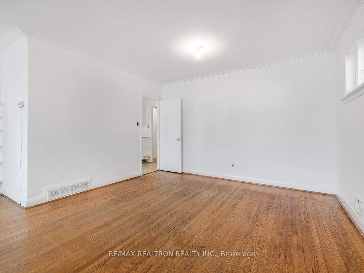 10 Laurelcrest Ave, Toronto, ON M3H2A4 | 3 Bedroom 2 Bathroom Detached House | Image 5