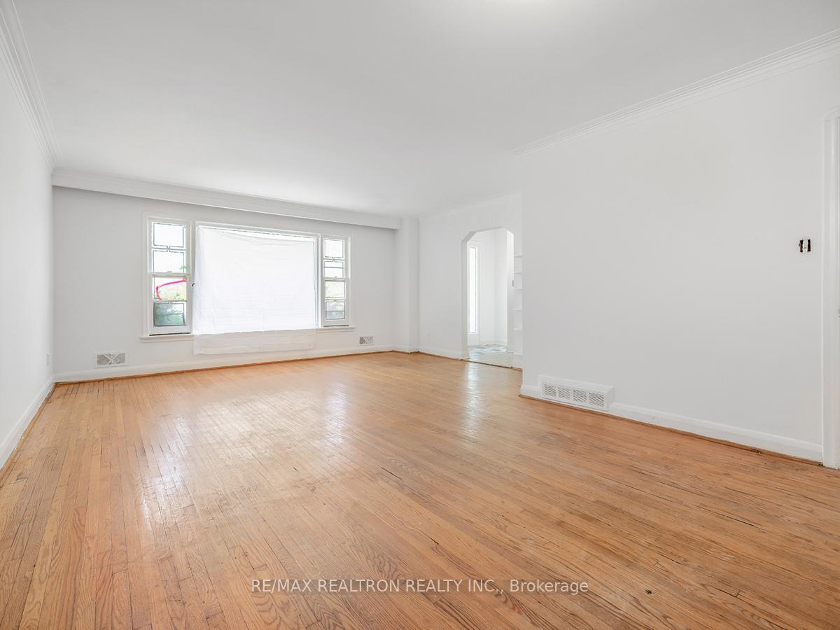 10 Laurelcrest Ave, Toronto, ON M3H2A4 | 3 Bedroom 2 Bathroom Detached House | Image 6