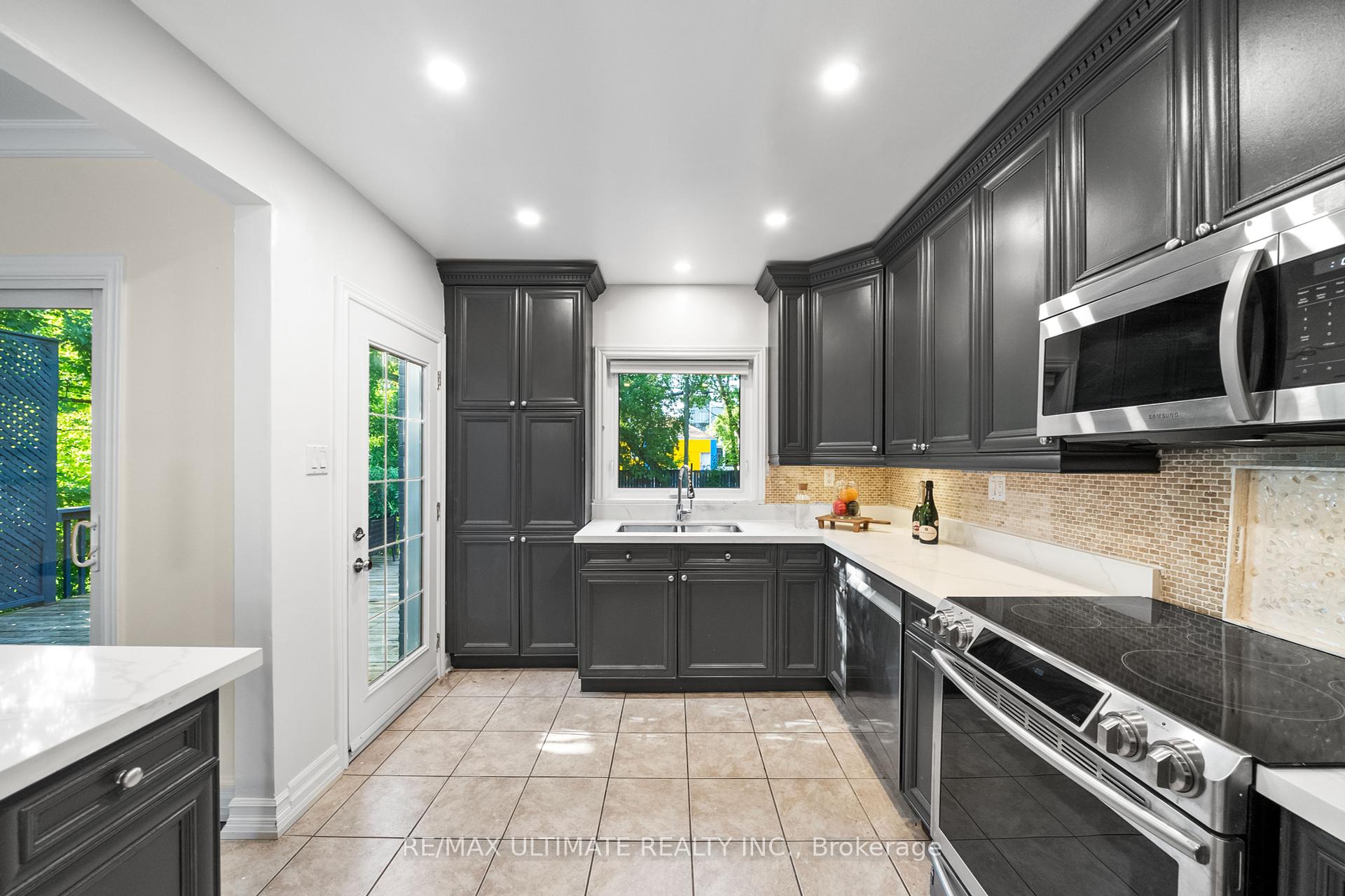 218 Bogert Ave, Toronto, ON M2N1L3 | 3 Bedroom 3 Bathroom Detached House | Image 10