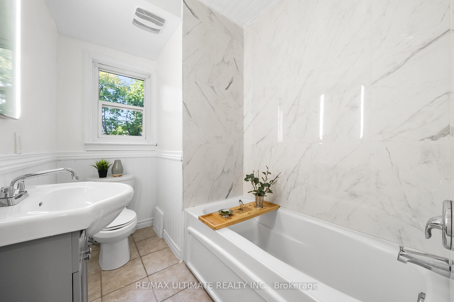 218 Bogert Ave, Toronto, ON M2N1L3 | 3 Bedroom 3 Bathroom Detached House | Image 17