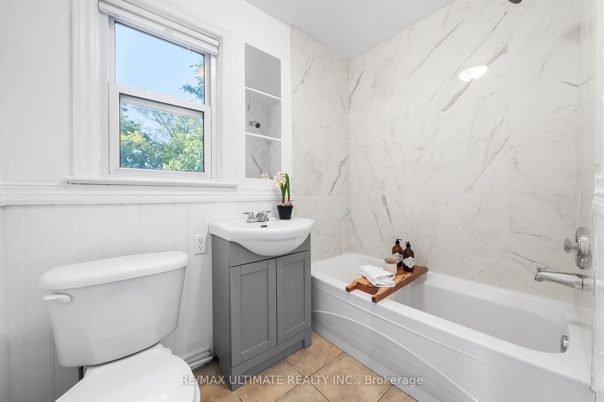 218 Bogert Ave, Toronto, ON M2N1L3 | 3 Bedroom 3 Bathroom Detached House | Image 24