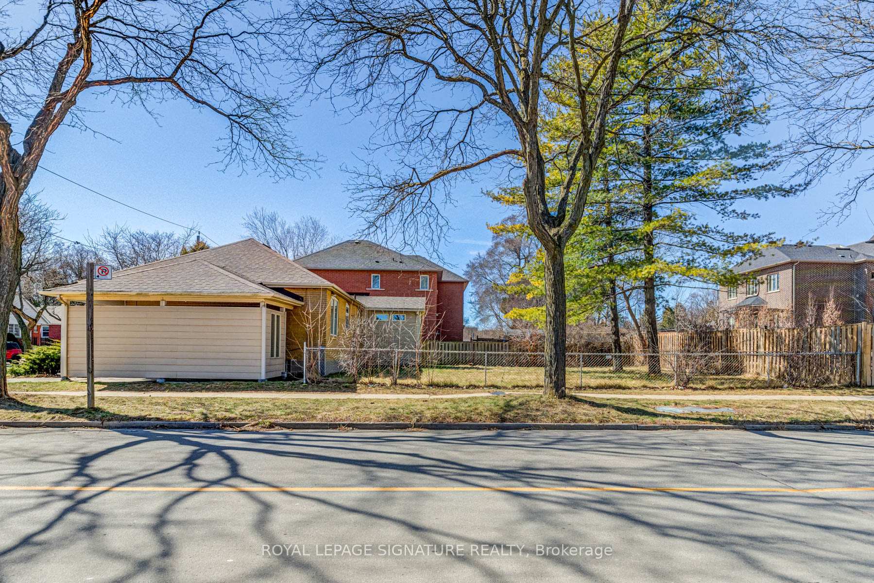 50 Bainbridge Ave, Toronto, ON M3H2K2 | 3 Bedroom 2 Bathroom Detached House | Image 15