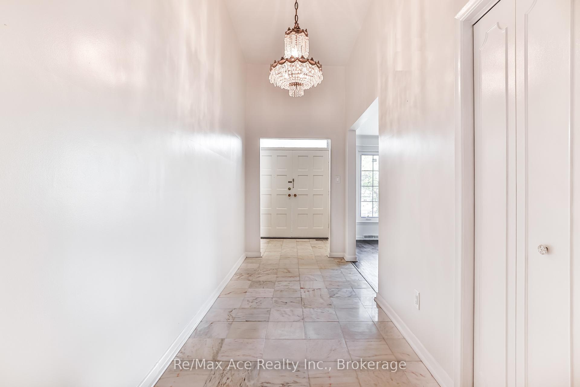 90 Charlton Blvd, Toronto, ON M2M1C1 | 4 Bedroom 4 Bathroom Detached House | Image 2