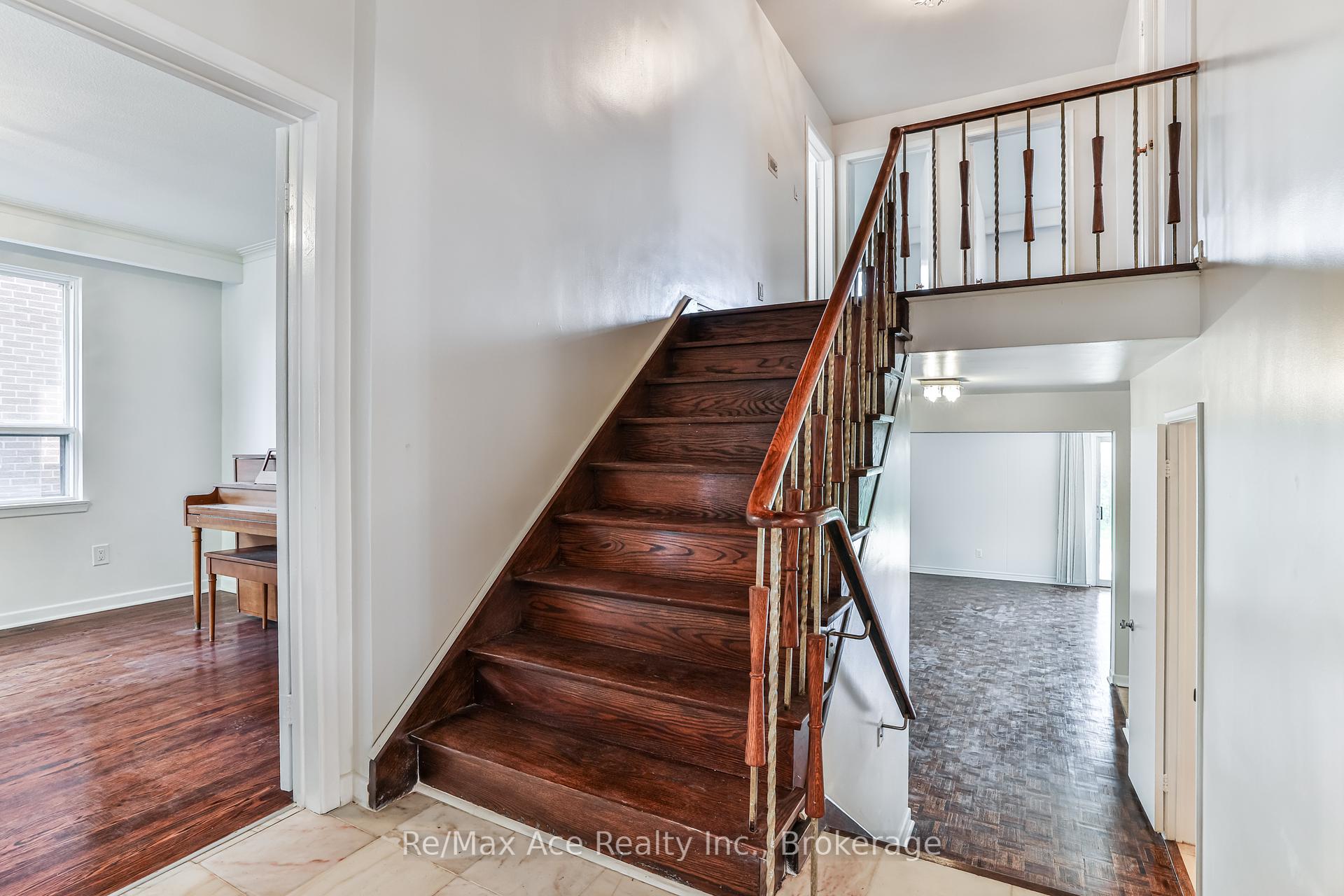 90 Charlton Blvd, Toronto, ON M2M1C1 | 4 Bedroom 4 Bathroom Detached House | Image 4